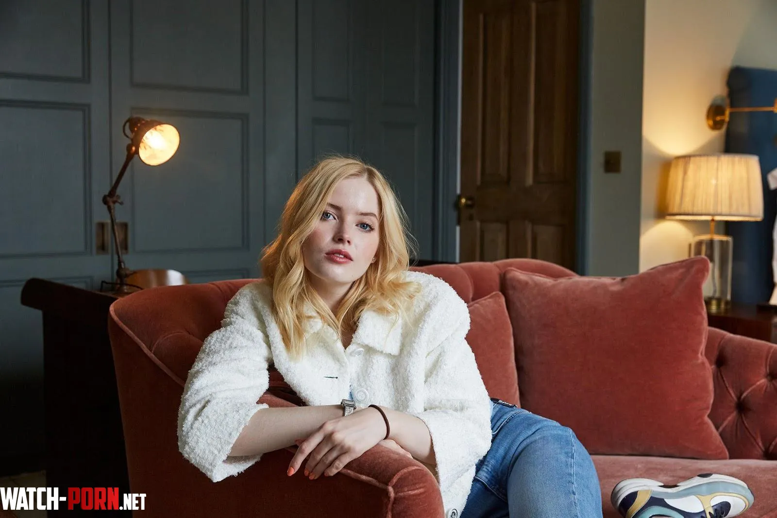 Ellie bamber by RaymondLeggs