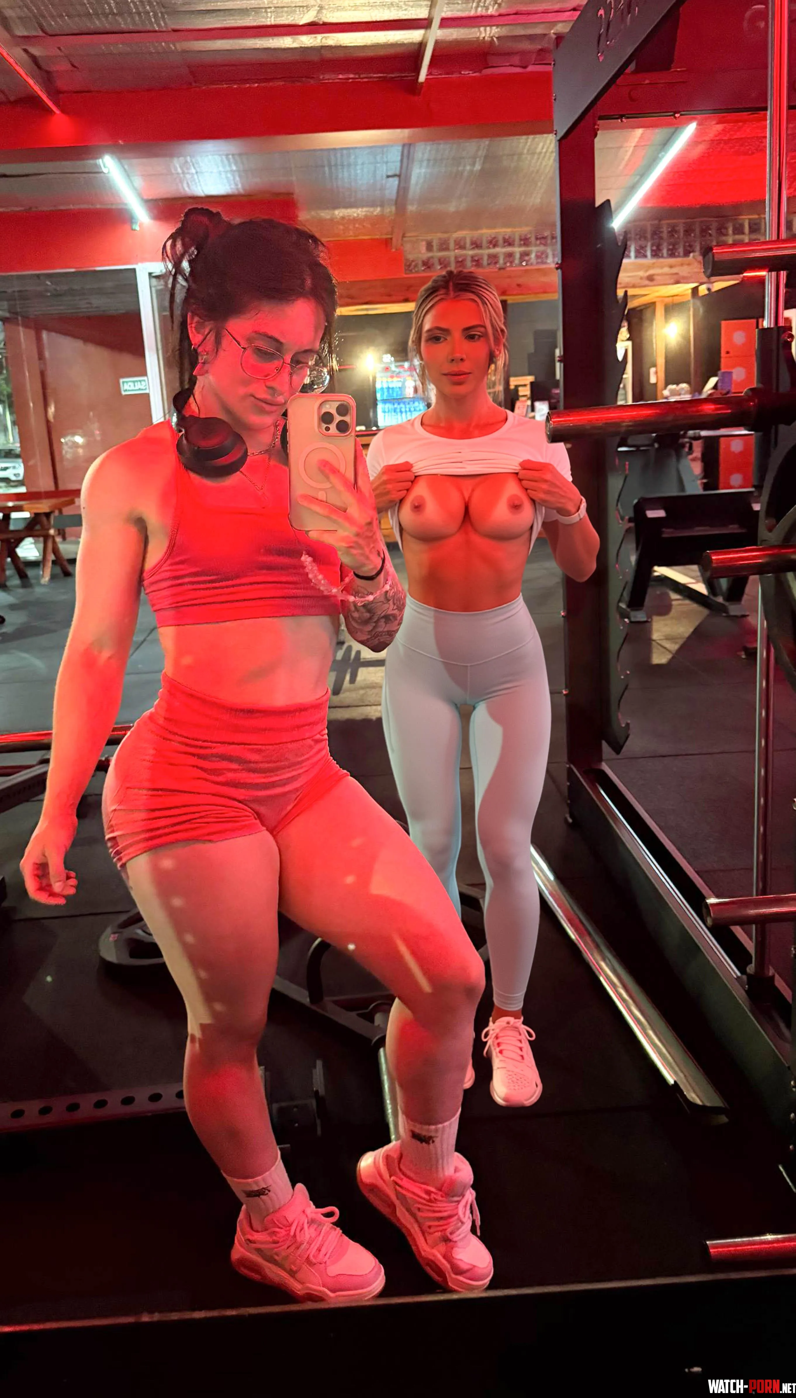 Choose 1 or you can choose both by chezypretty