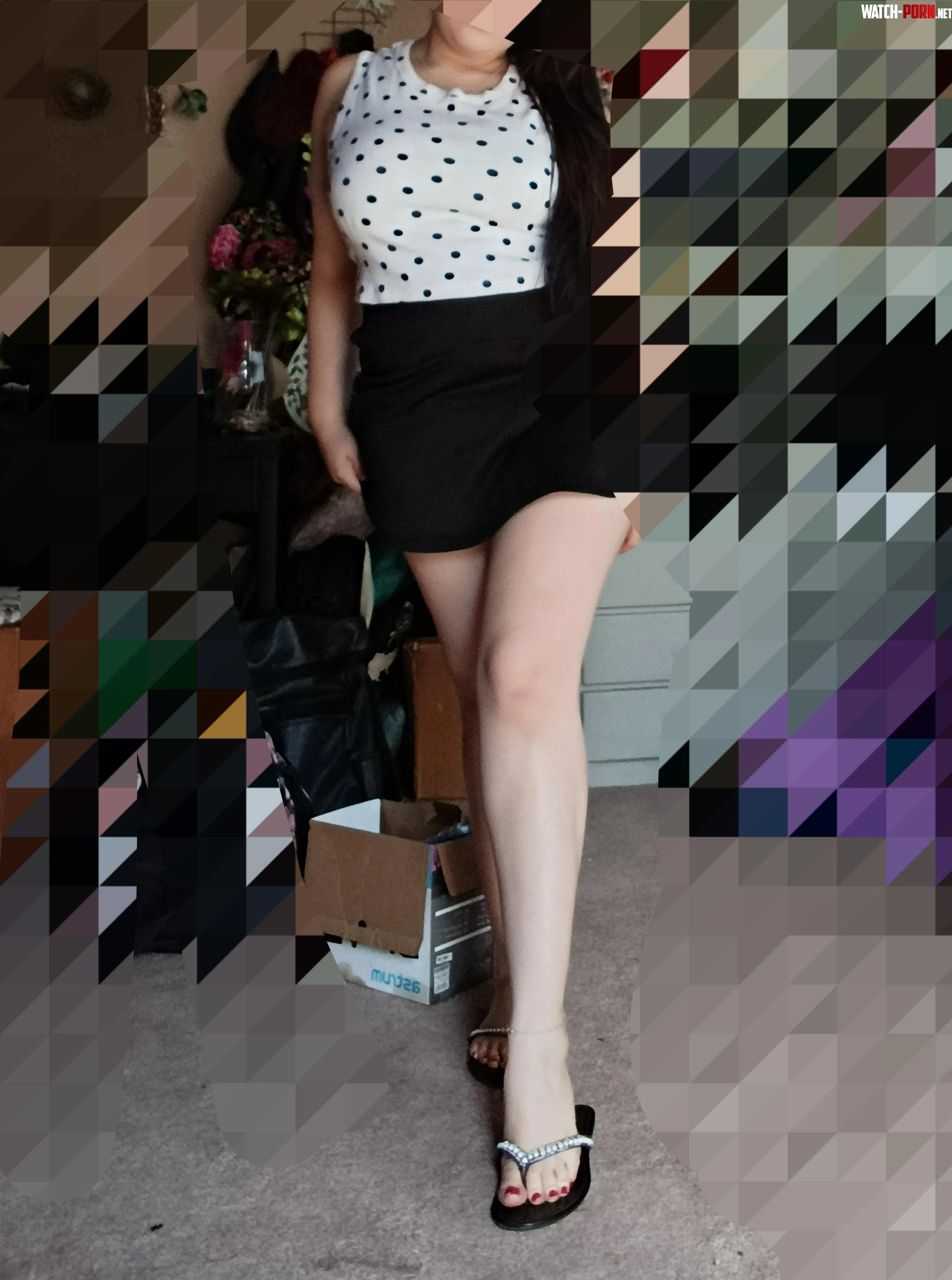 2025 pale legs & sandals , my fave pic. I am 5ft tall , smooth by DomSquirtFeet