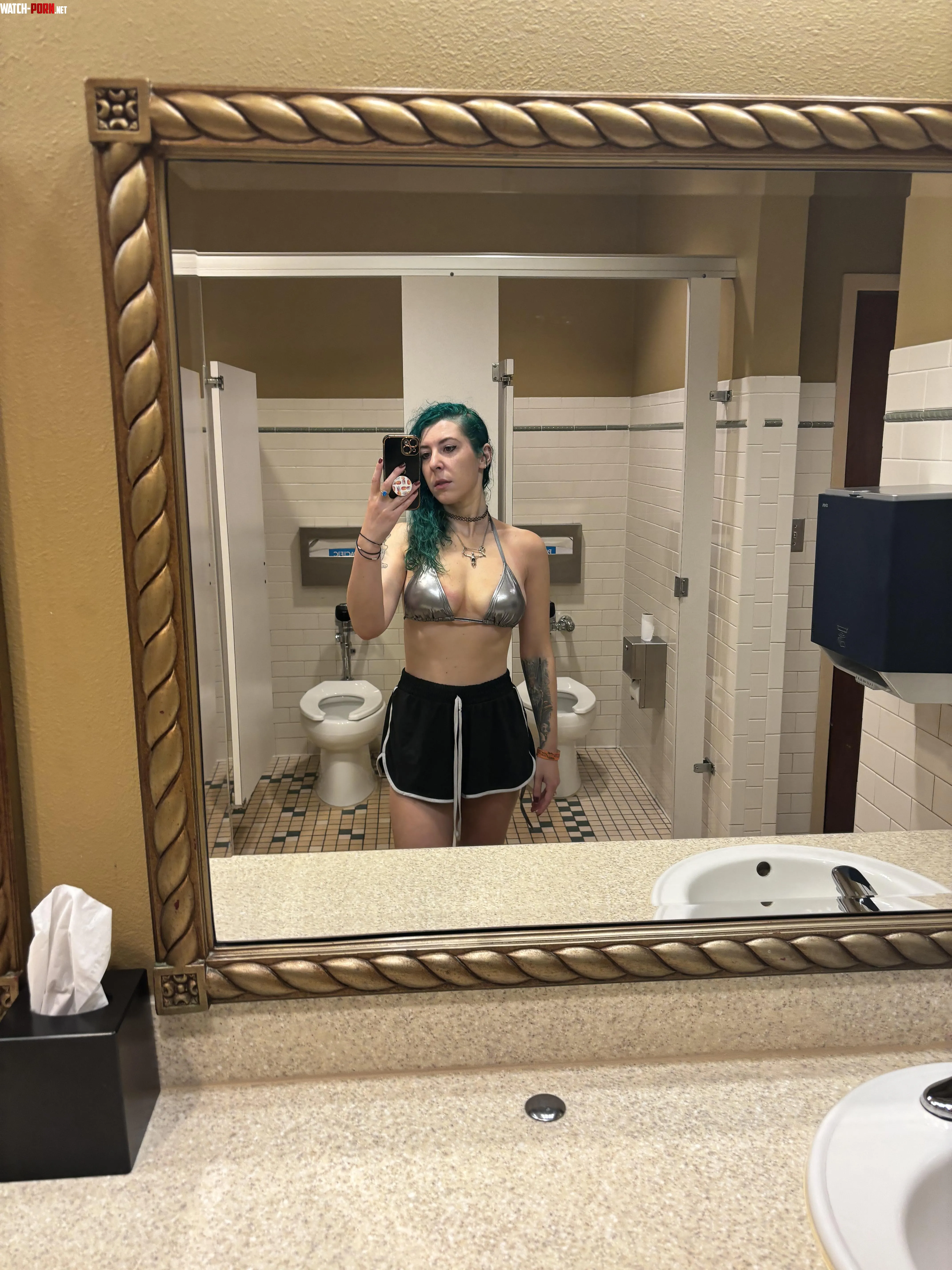 Can't resist a mirror selfie by sirenskiss3