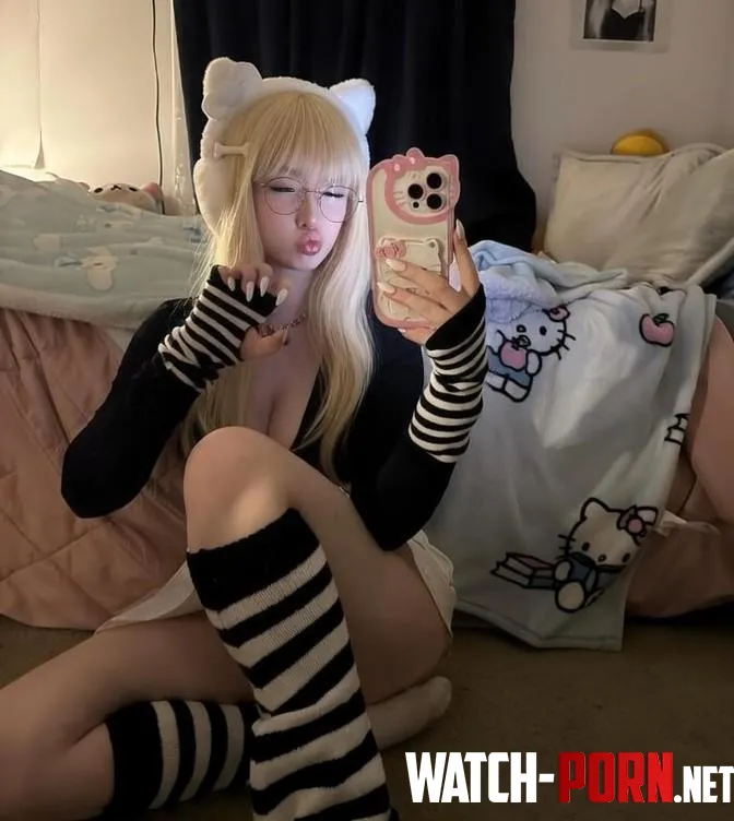 Can I scratch your back with my nails :3 by Significant_Job4053