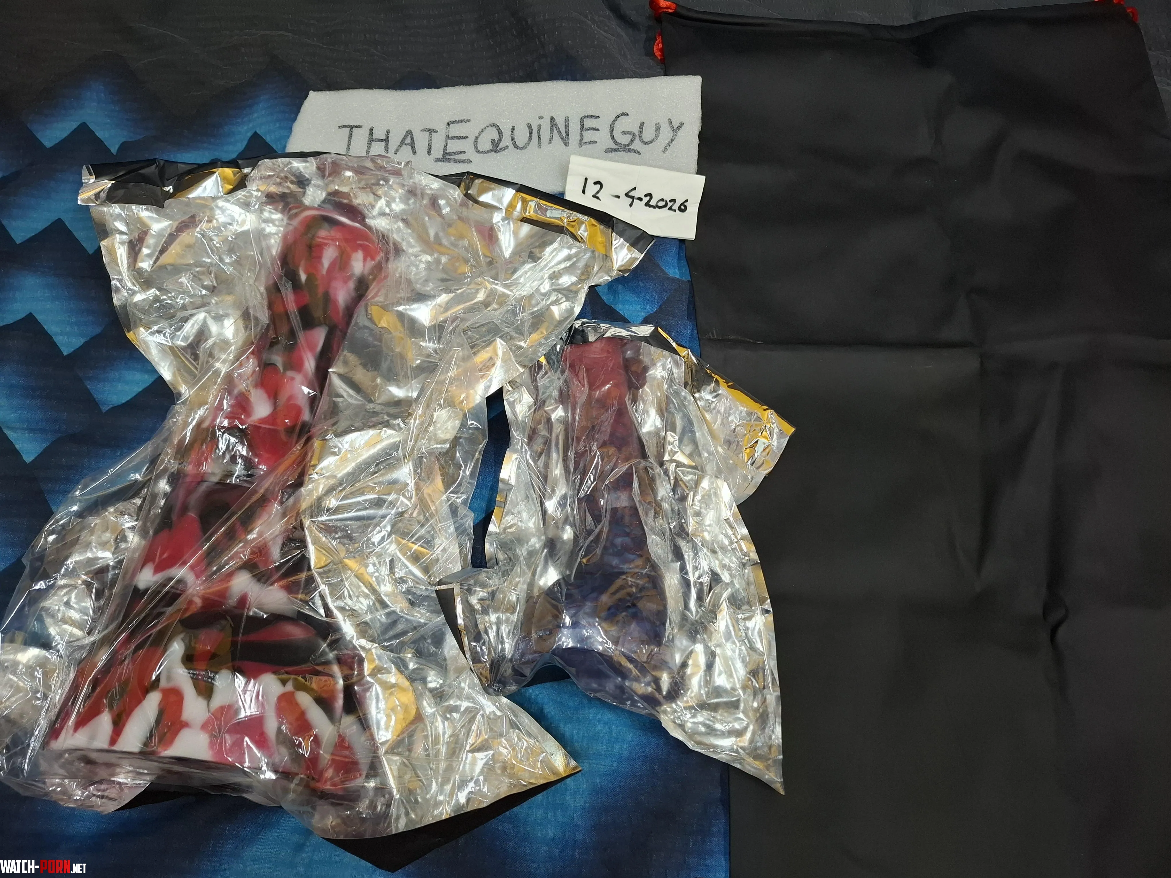 EU WTS unopened XL & Medium Bumble hooves by ThatEquineGuy