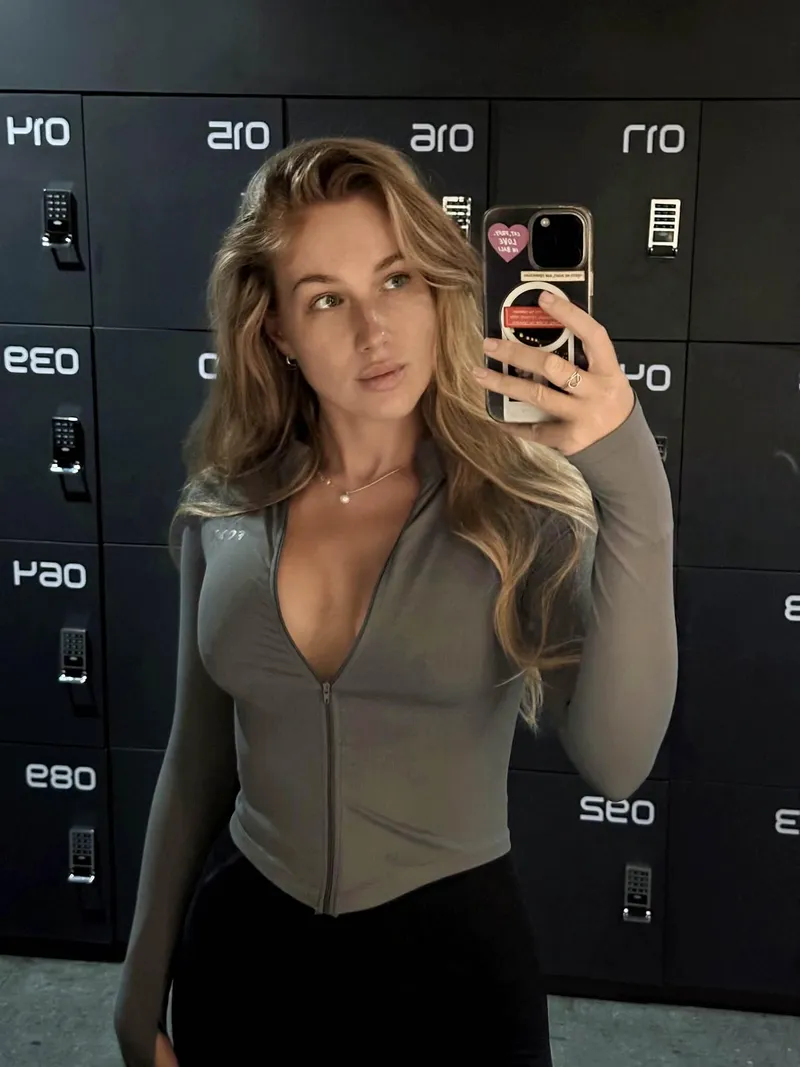 Thumbnail What's the Effect of Cleavage at the Gym? Thoughts Shared by PumpkinAino