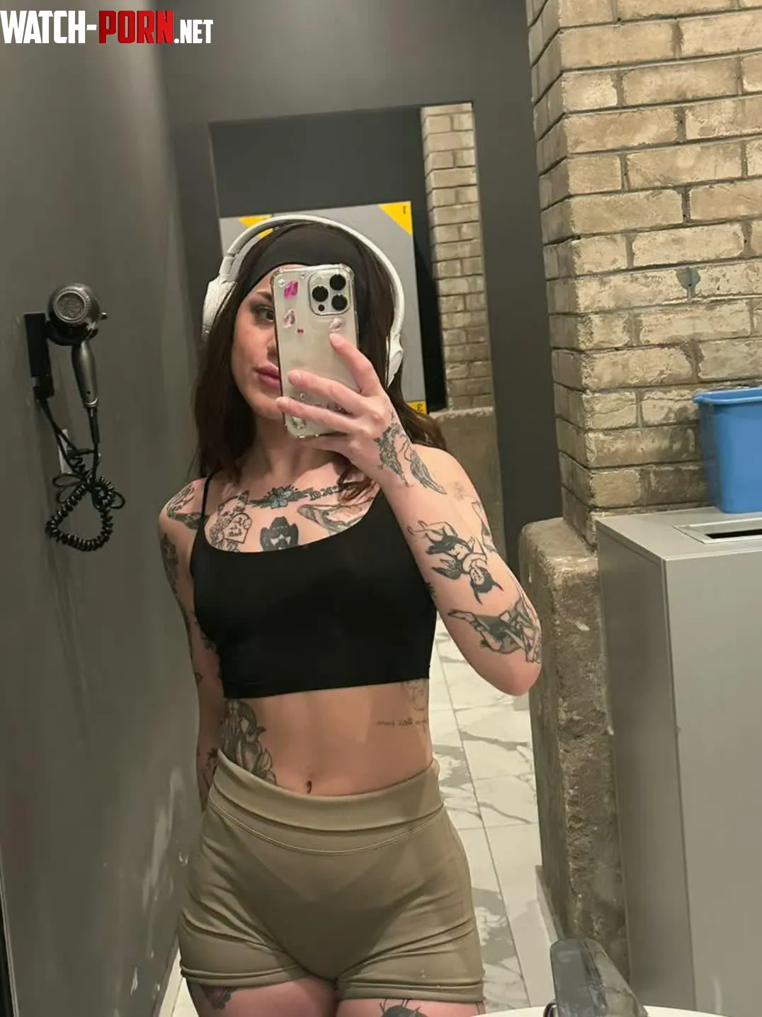 How do i look from this angle? by thaliapole