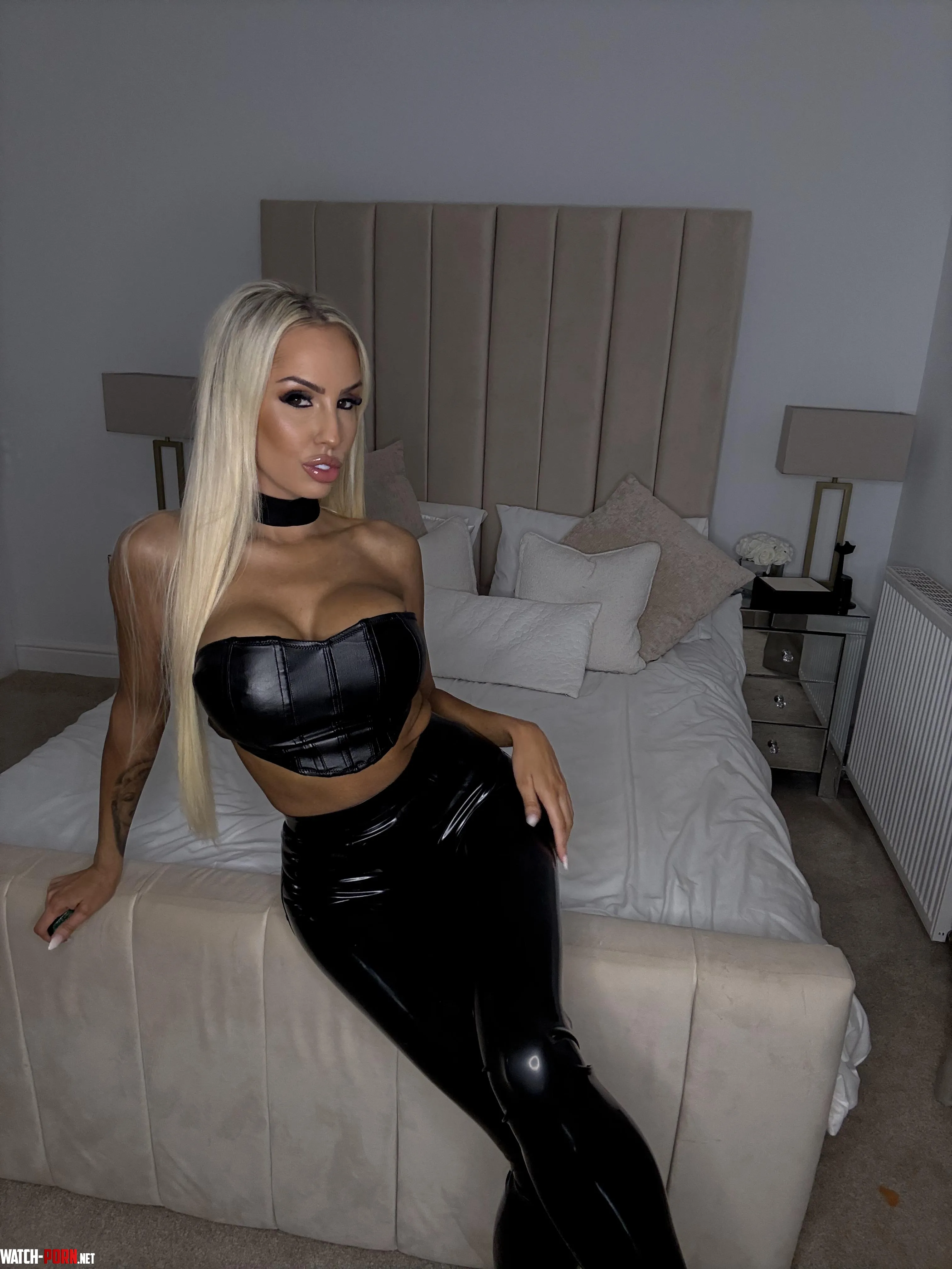 When the leggings fit this tight… do you even need imagination? by CakeSupp