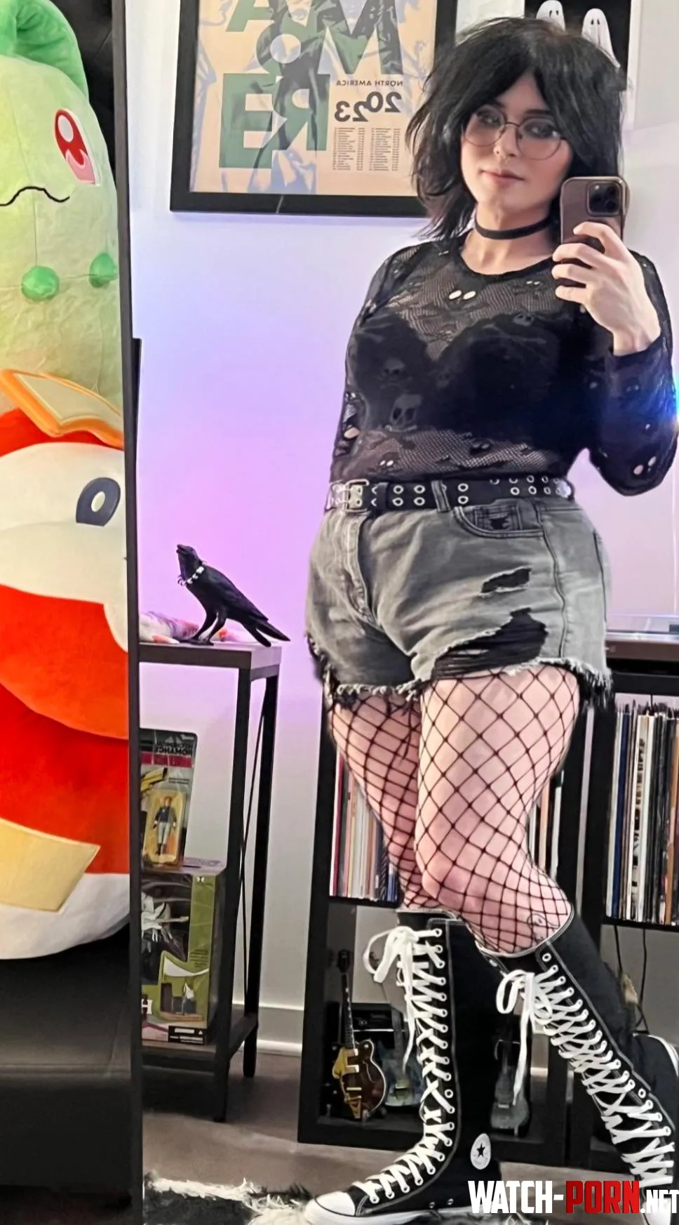 Anyone want to see an emo girl get fatter? 🖤 by gothicexplosion