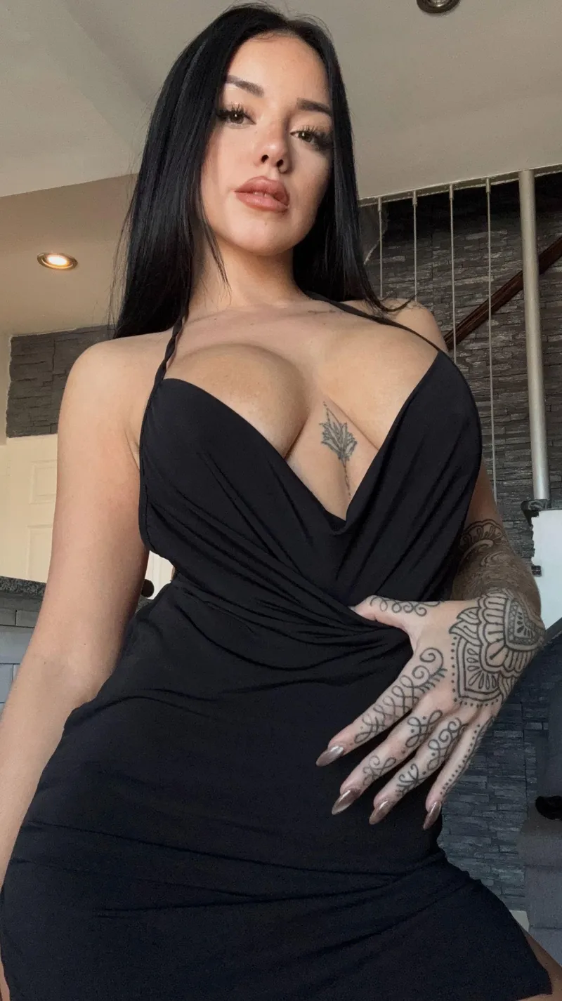 Thumbnail Low_Pension4420's Quick Attention-Grabber - NSFW Outfits Alert