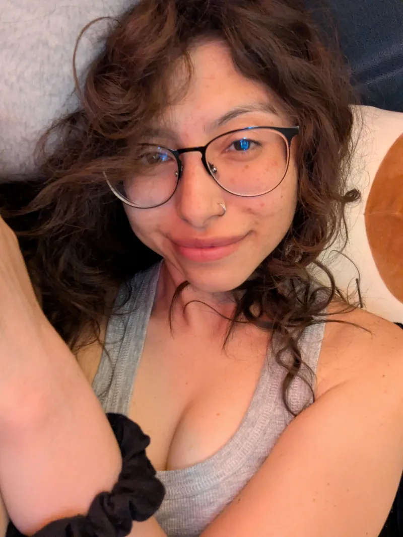 Thumbnail Jennibaebii Keeping it Cozy and Braless - Insider Tips