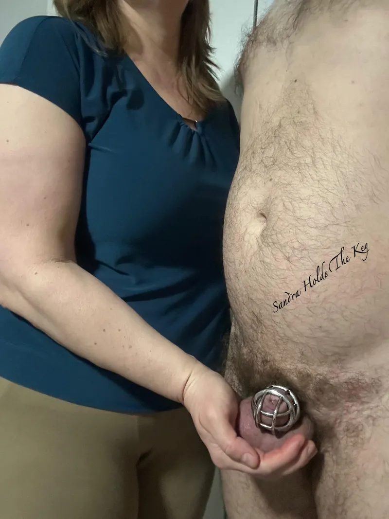 Thumbnail Intimate Monday Beginnings: SandraHoldsTheKey's Playful Revelations in cfnm