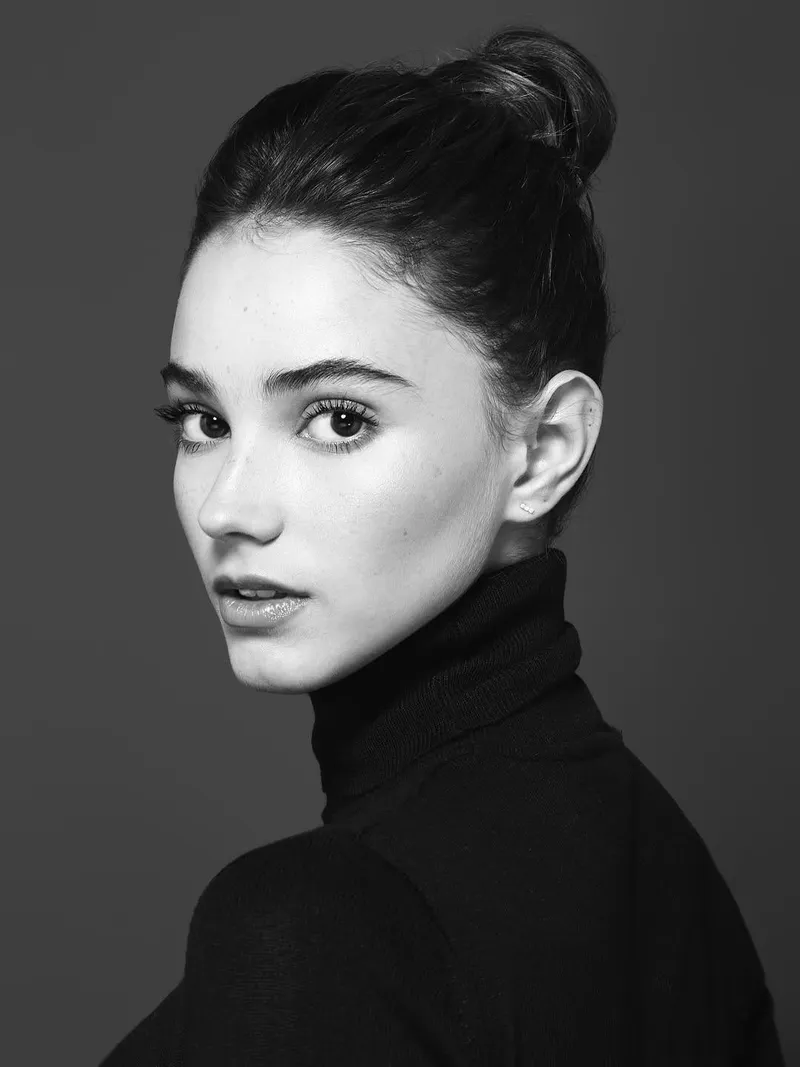 Thumbnail Laura Taylor: A Classy Beauty | PrettyGirls Category