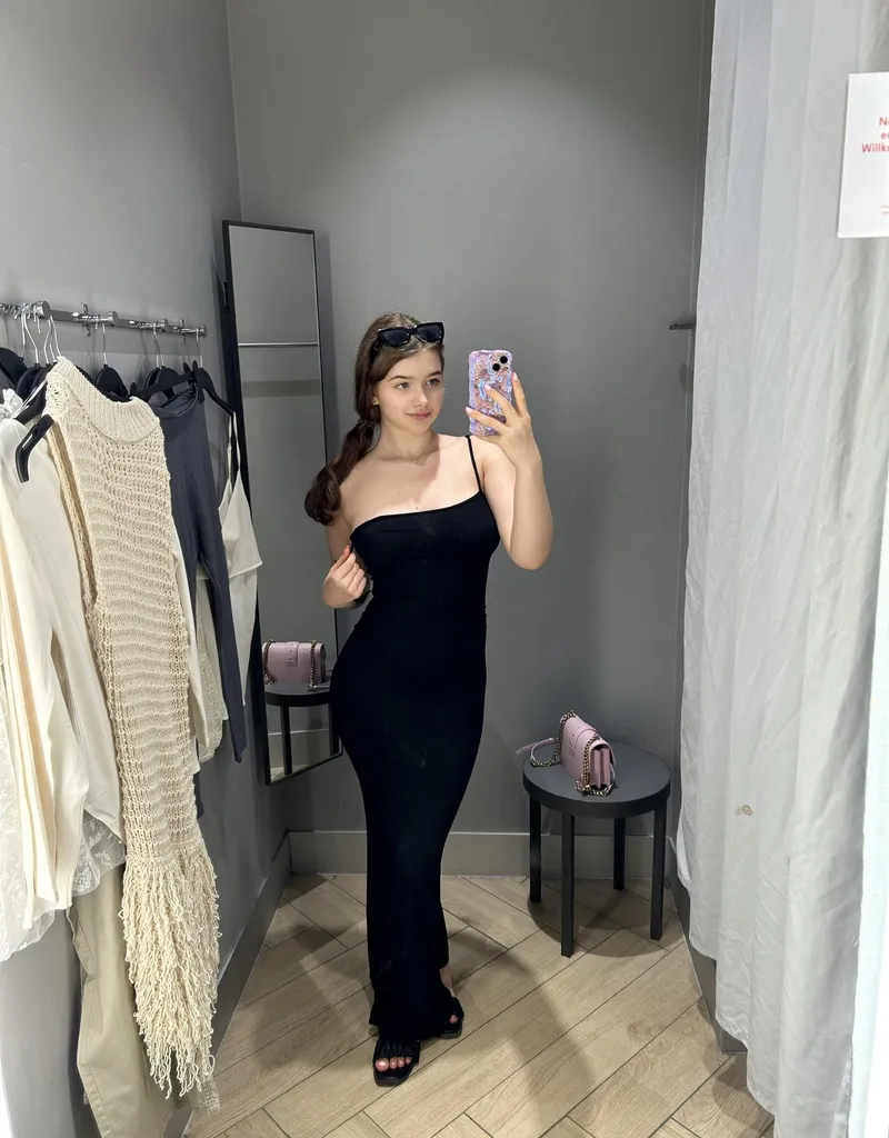 Thumbnail GlimberShade's Confidence Shines Through: Thinking the Dress Fits Well