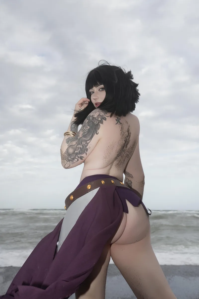 Thumbnail Kuroitsne as Nico Robin in Elbaff Cosplay by Kurokitsunexcos