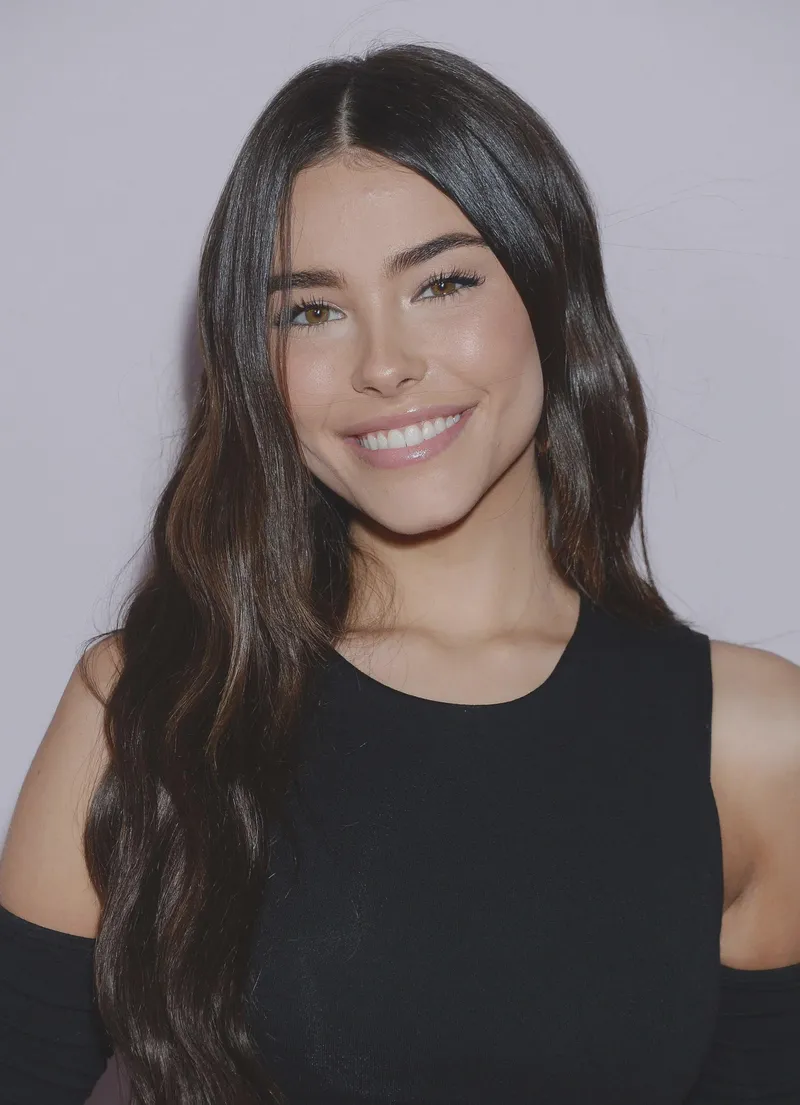 Thumbnail Elegant and Stunning: Madison Beer | PrettyGirls Category