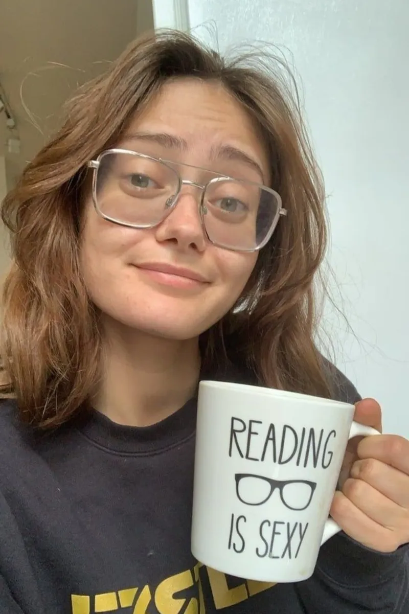 Thumbnail Dive into the Radiance of Ella Purnell | PrettyGirls Category