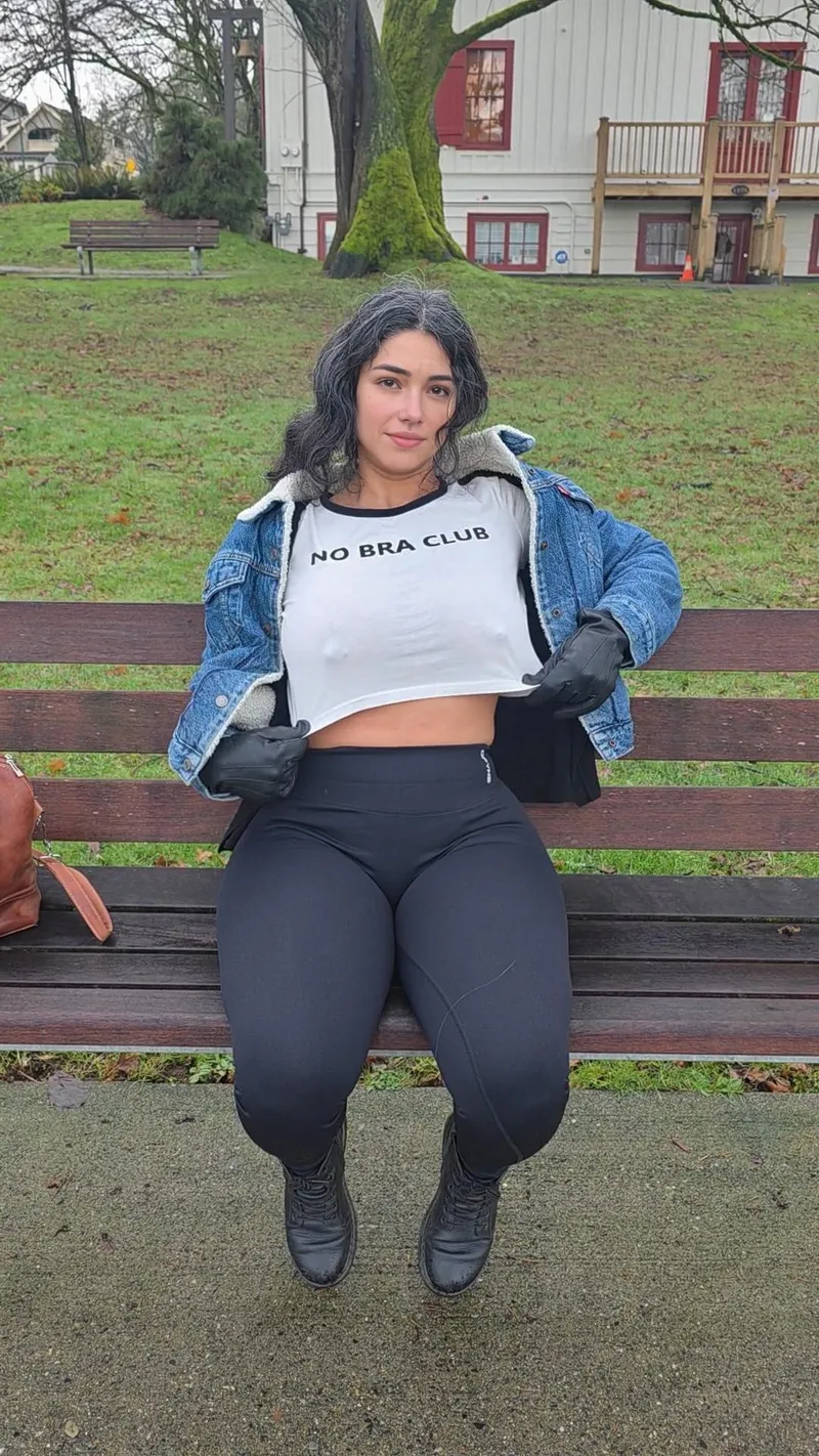 Thumbnail Embracing Freedom: Going Braless with Braless_babe on Daily Errands