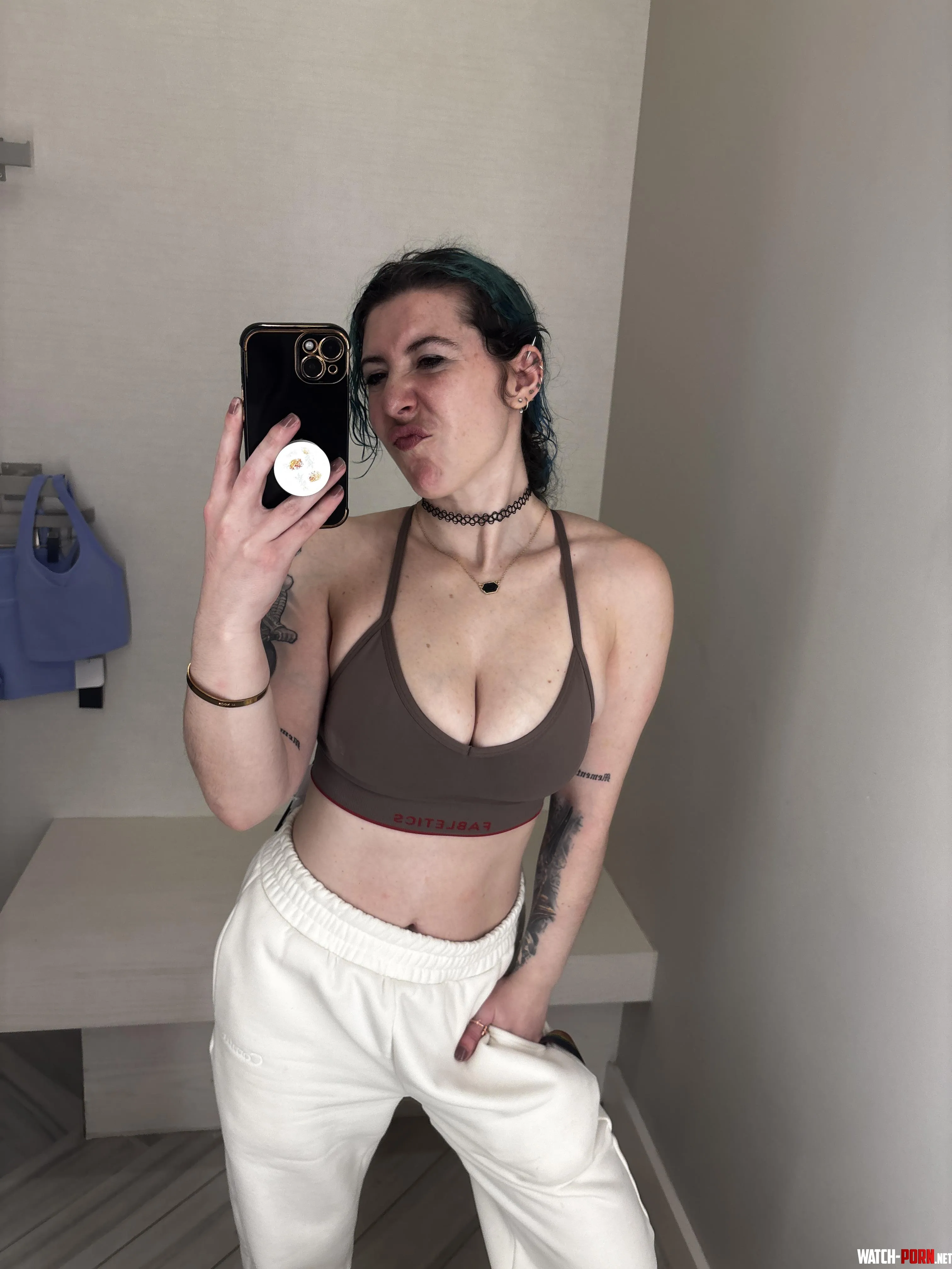 Changing room selfie by sirenskiss3