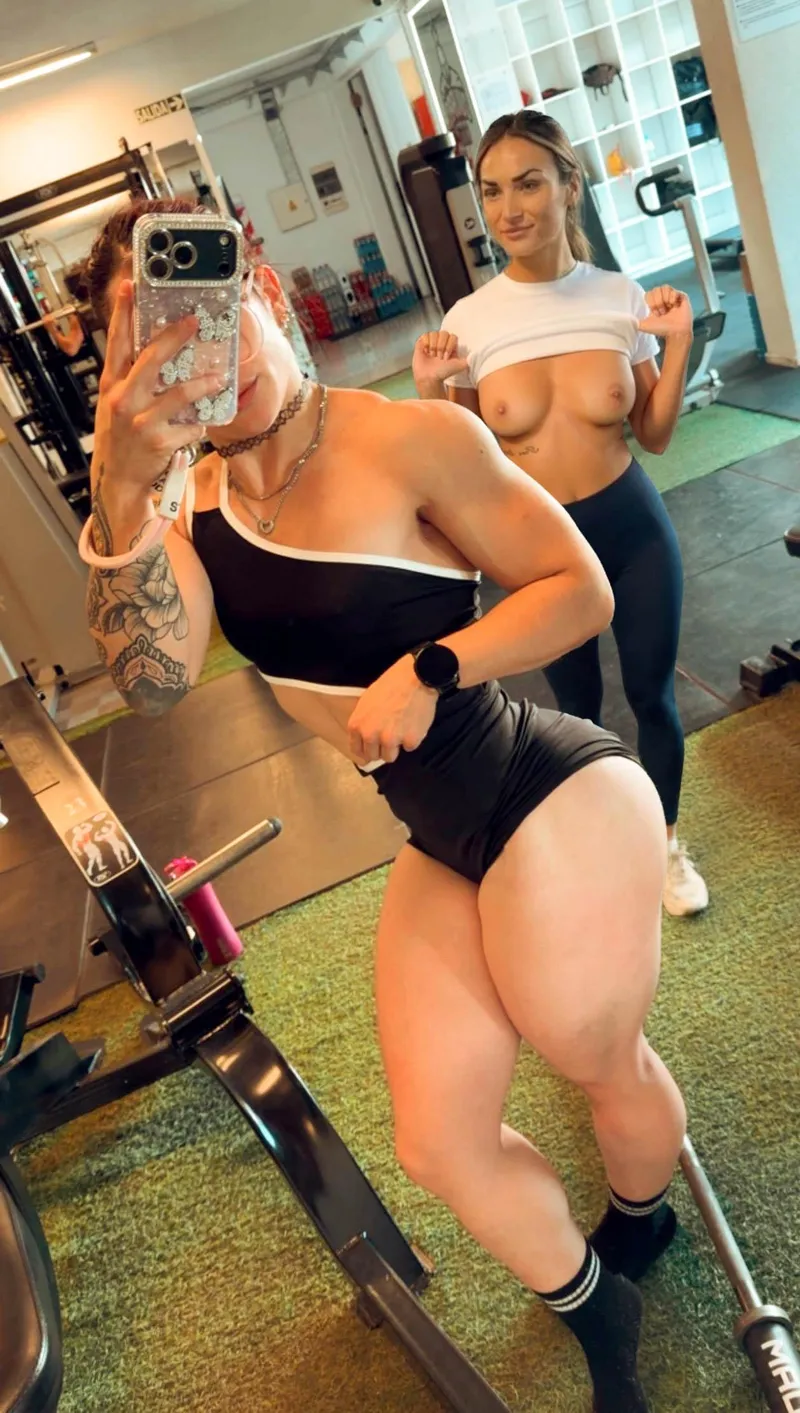 Thumbnail Date FBB OF Girls: Reflecting with chezypretty | fbb_NSFW