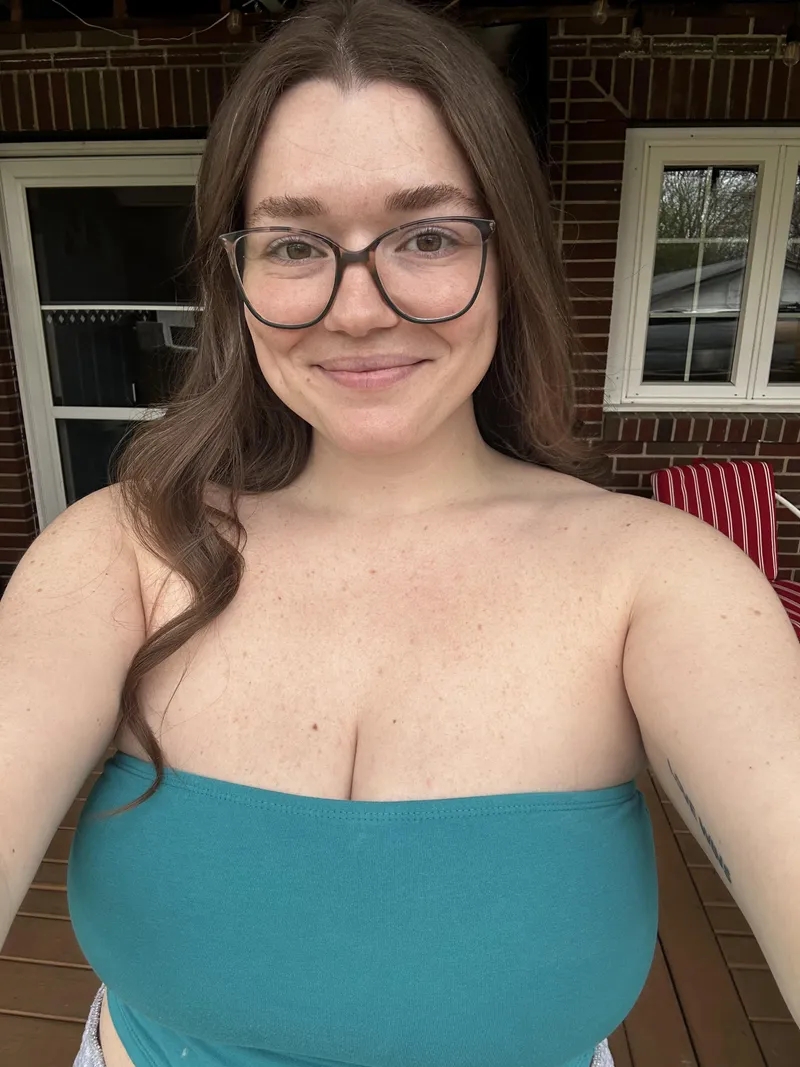 Thumbnail Charging Up with the Perfect Top - Dive into SexyFrex Category with ViggsH