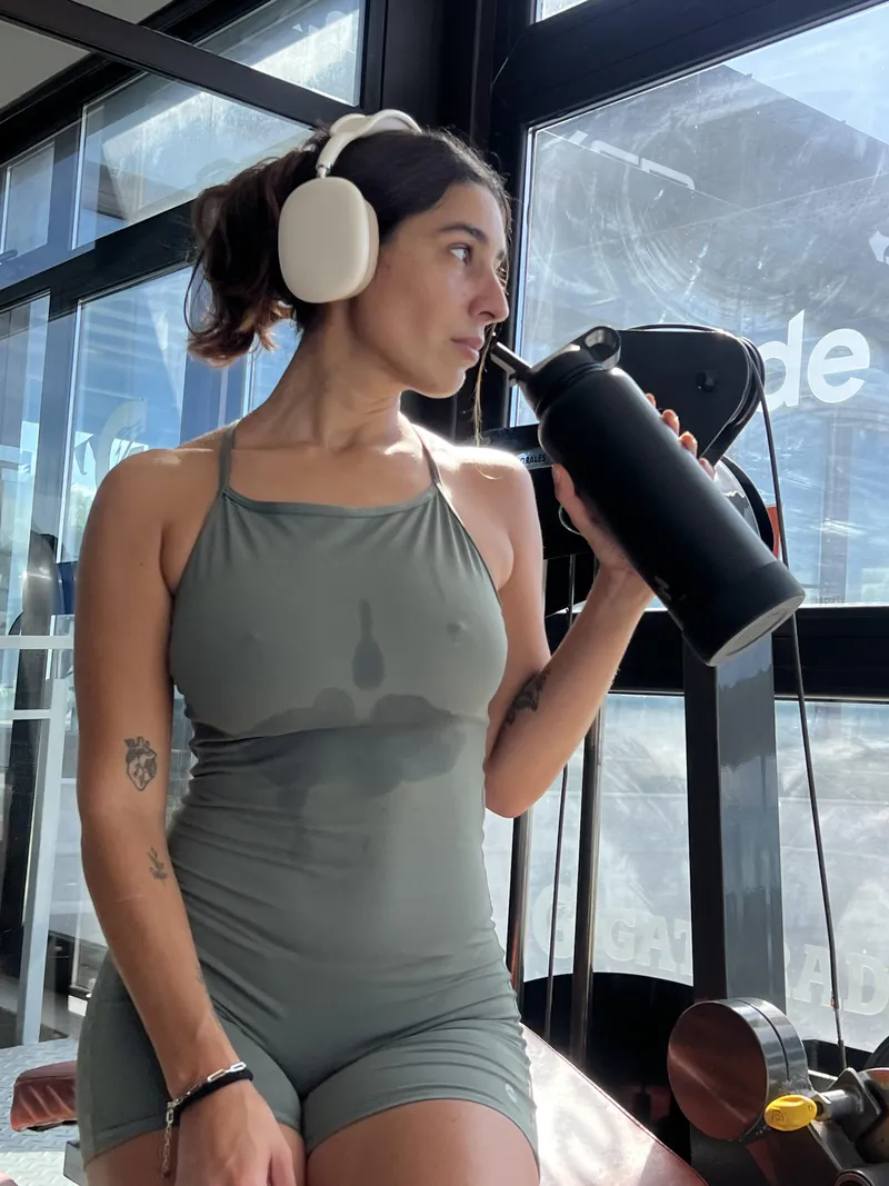 Thumbnail Fashion Forward: Embracing Braless Confidence with chrissy-fit