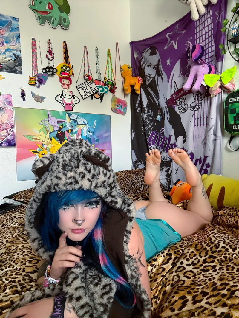 Thumbnail Scenic Views: Exploring with _ScarletTwinkle | SceneGirls