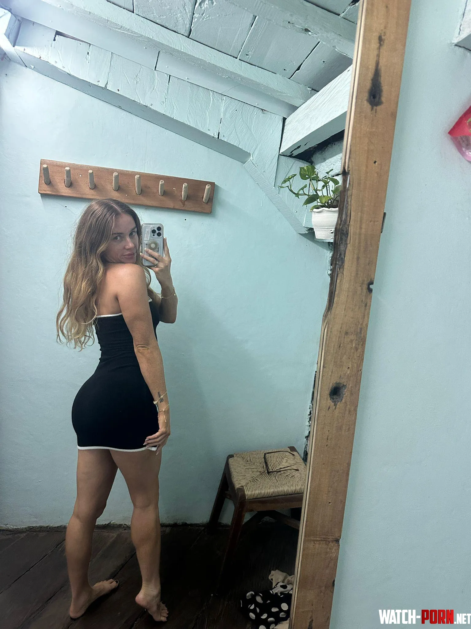 Should I buy, yes or no? by TheAussieHotwife