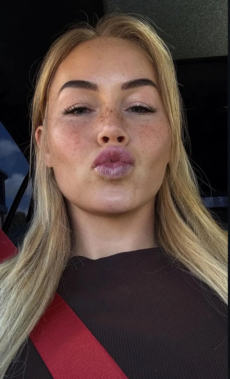 Thumbnail Demi Torenstra: A Glimpse of Beauty | Rexbanner871