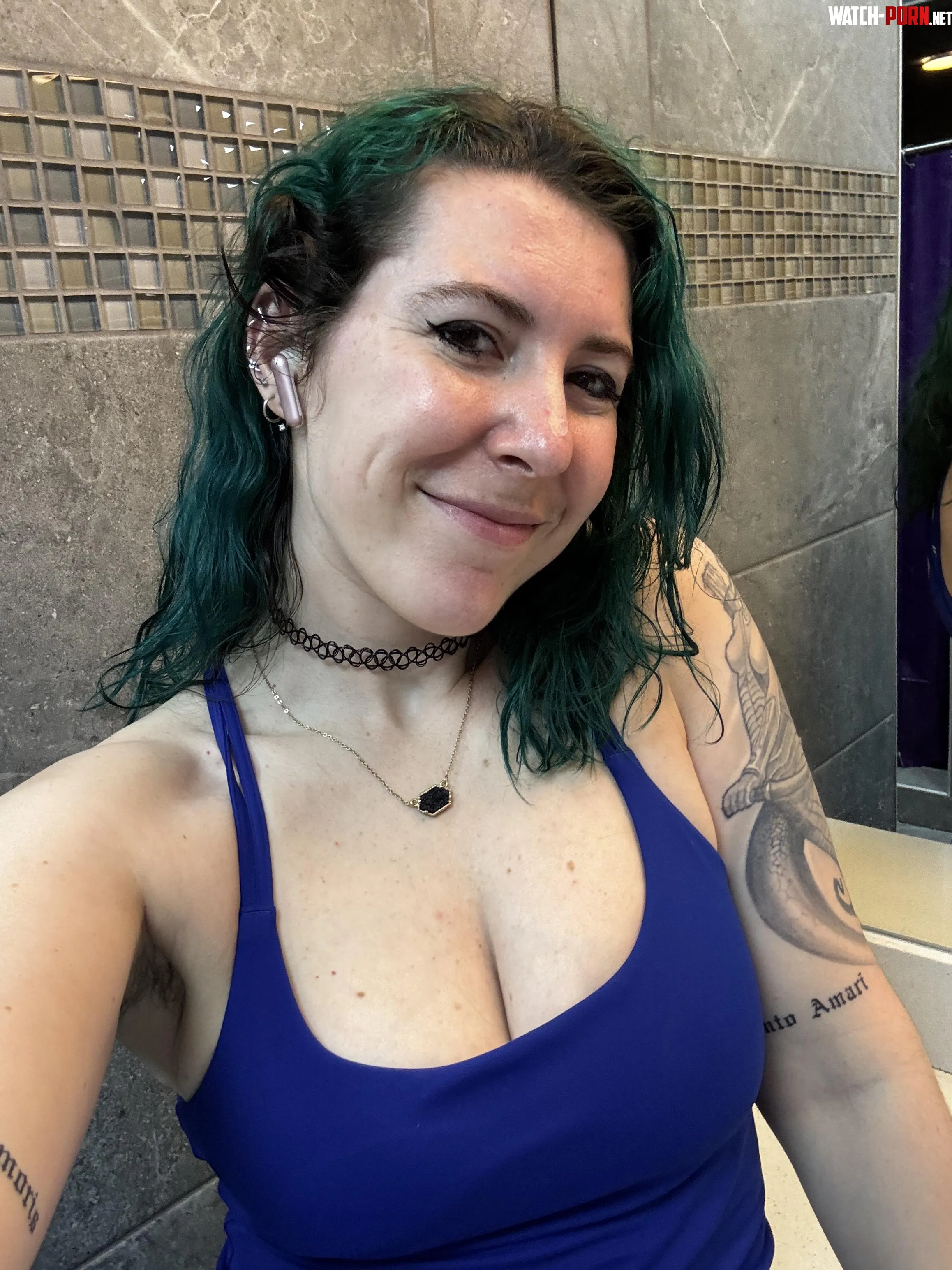 Monday cleavage by sirenskiss3