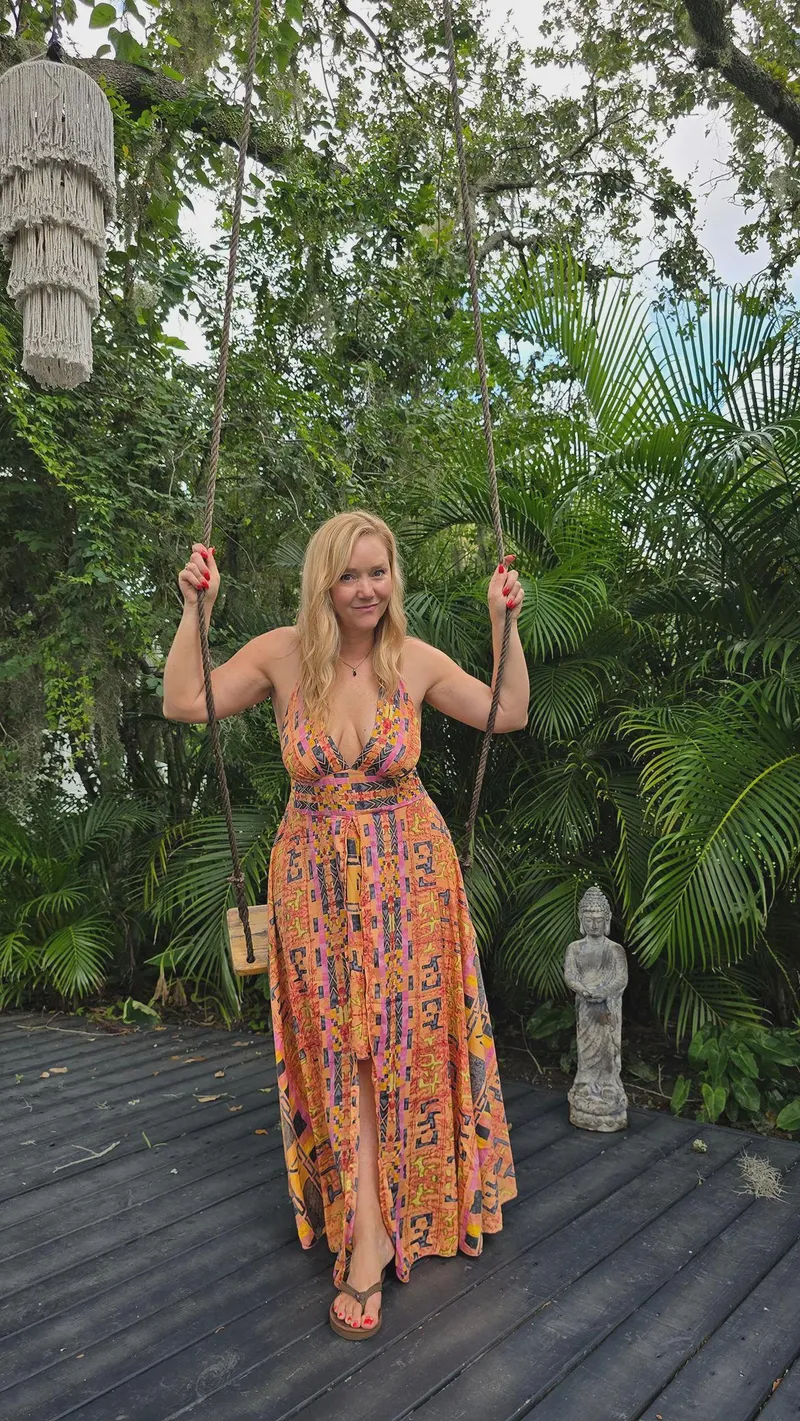 Thumbnail Sunkissed Elegance: Crystal_Sunshine_'s Radiance