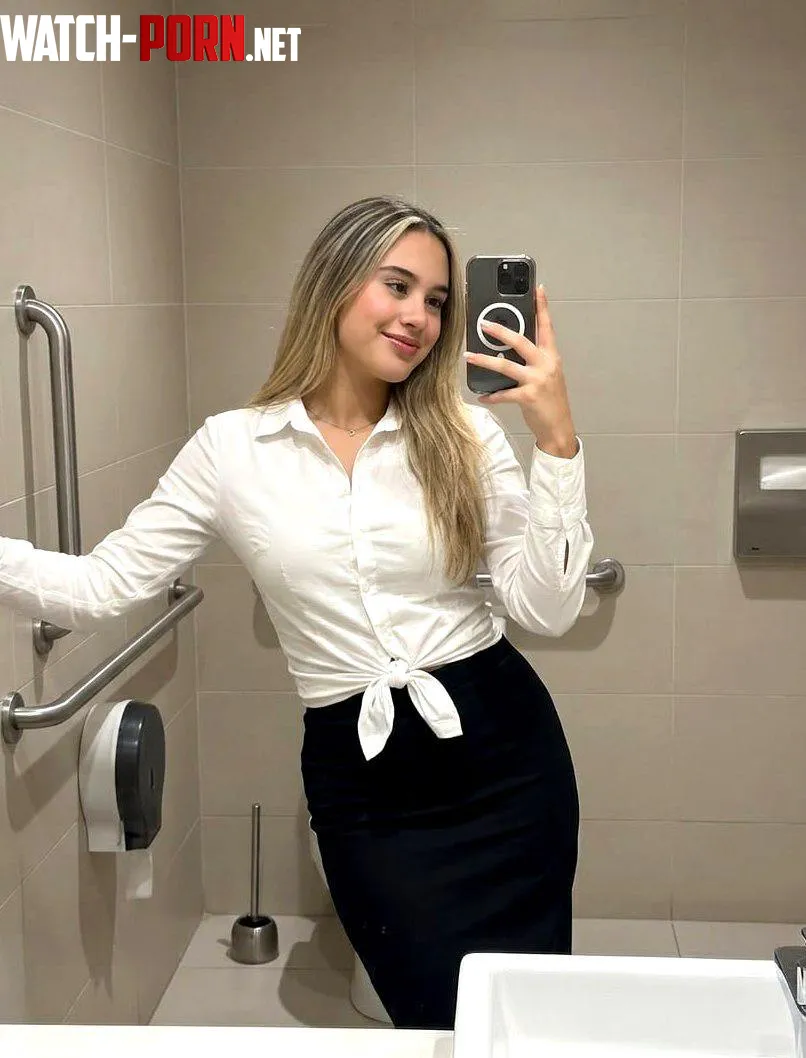 Hi :) by SunnyPetalss