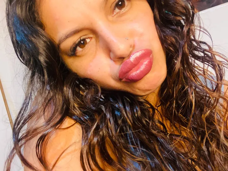 Thumbnail Start Your Day Right with Juicy Kisses by doceminina | Pouting