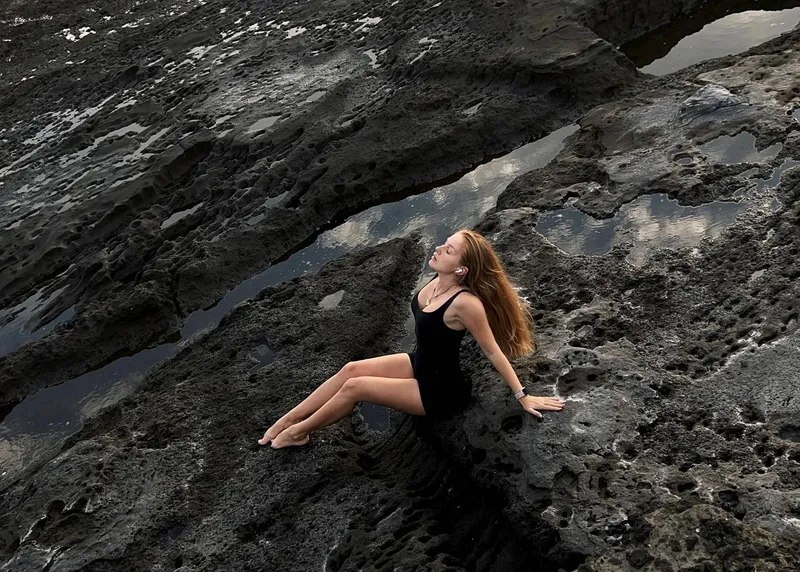 Thumbnail Contrasting Textures: White and Silky Legs against Black and Rough | PumpkinAino | Legs Category