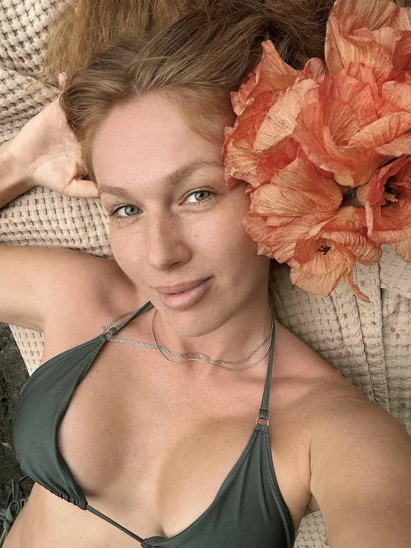 Thumbnail PumpkinAino's Sizzling Summer Cleavage Shots