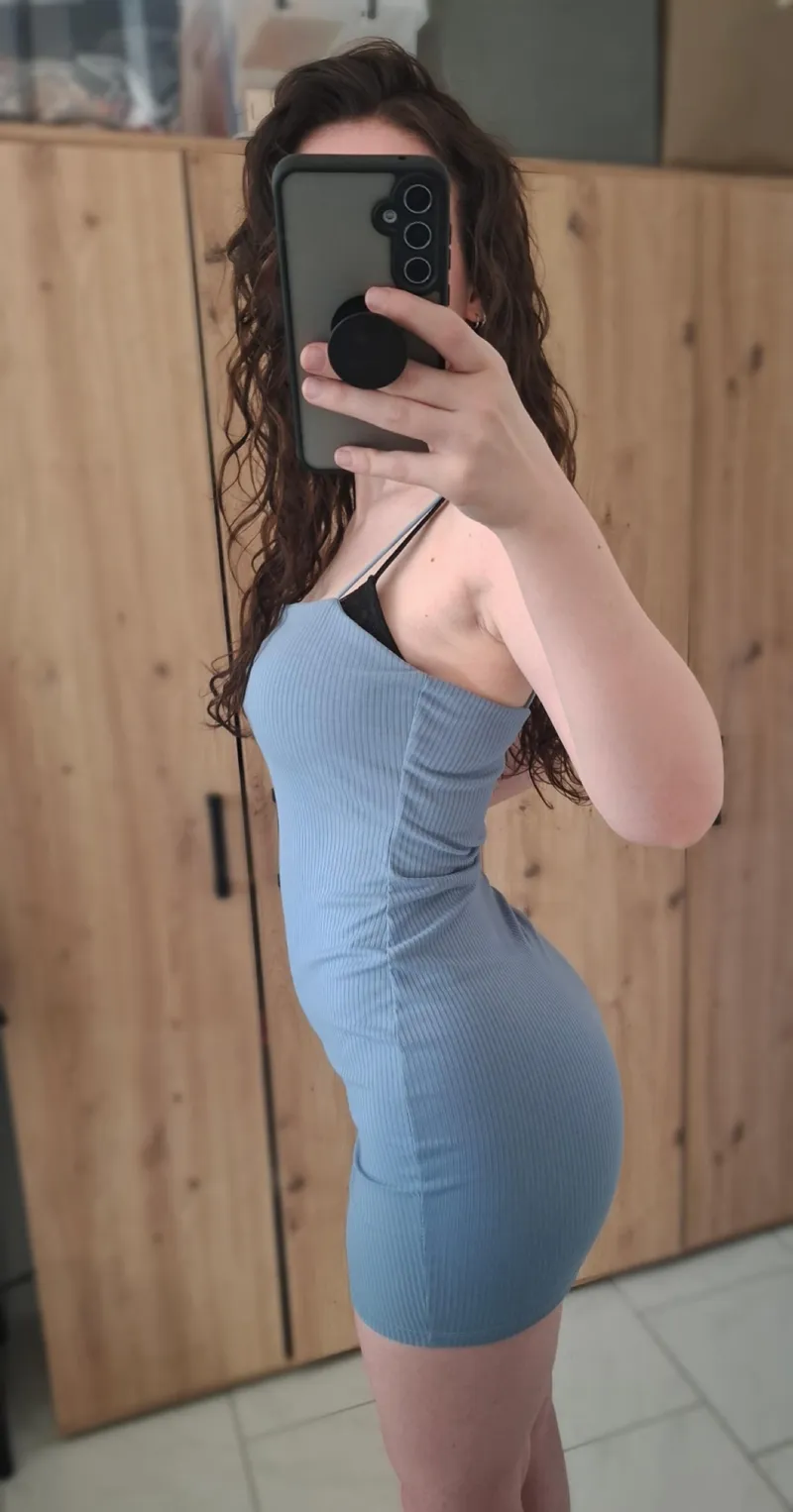 Thumbnail Should I Keep This Dress? Fashion Dilemma Solved!