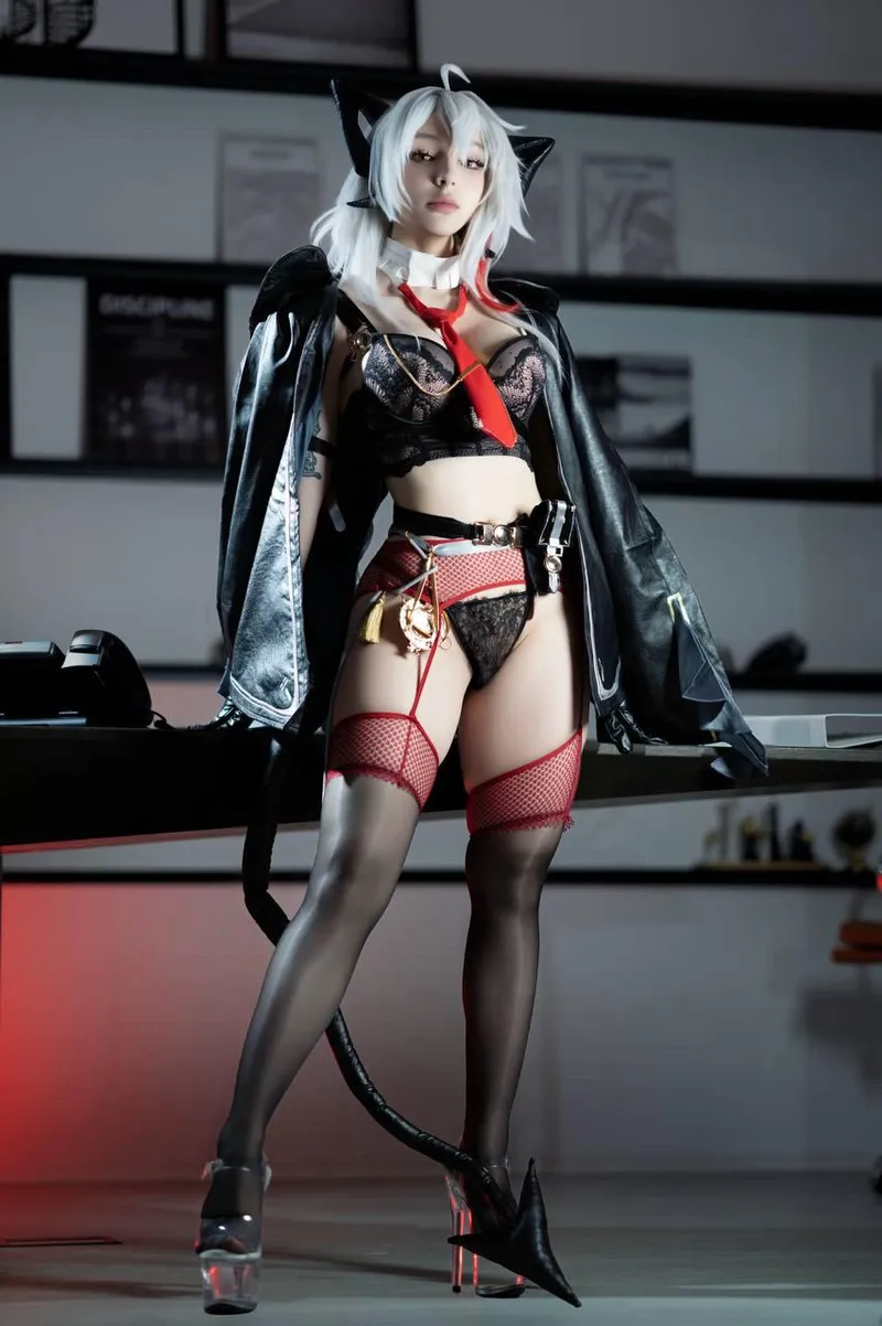 Thumbnail Hioshicos' Zani from Wuthering Waves: A Captivating Cosplay Display