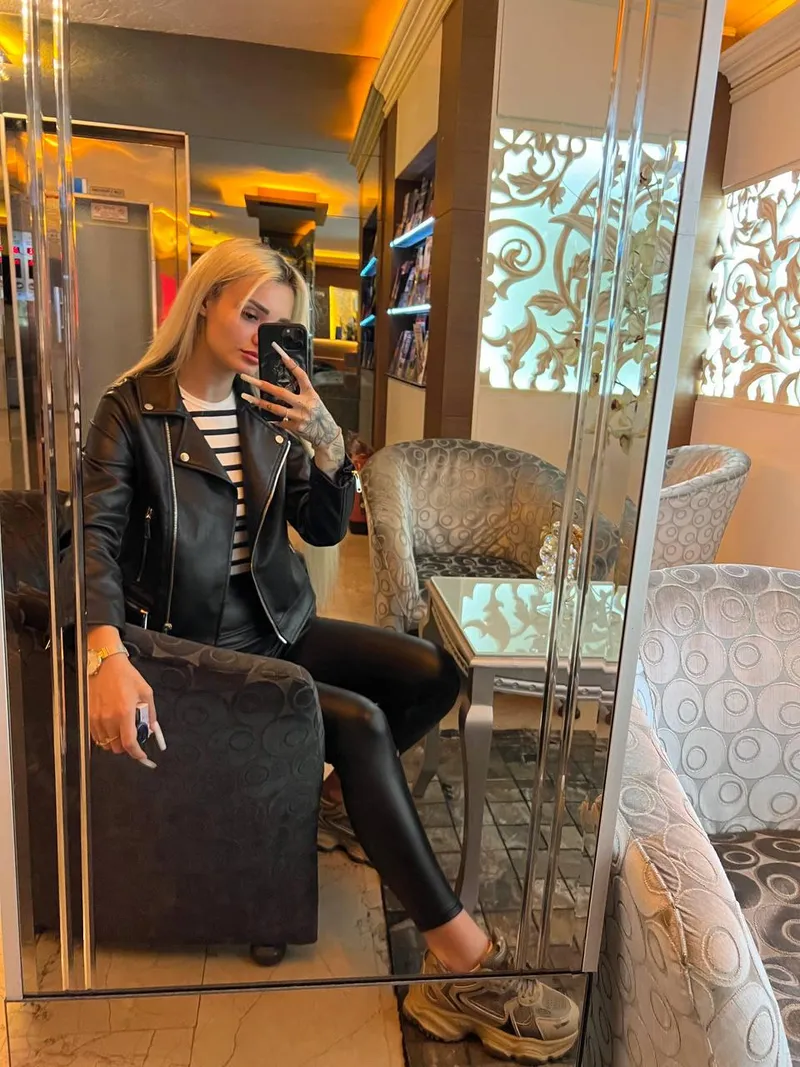 Thumbnail Luscious in Leggings: A Style Statement | VelthiraDream