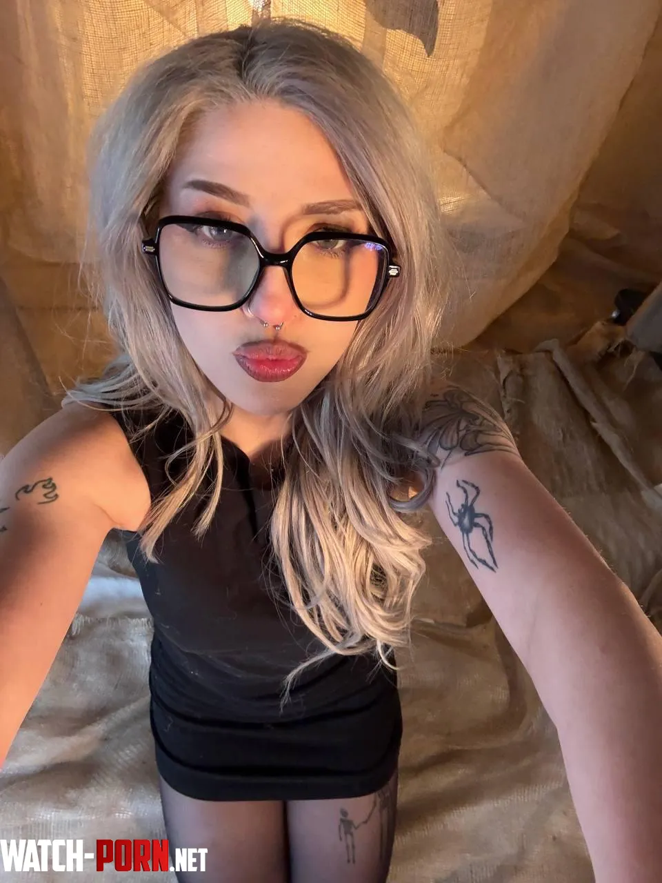 hugging every curve vibe by SlayBabesx