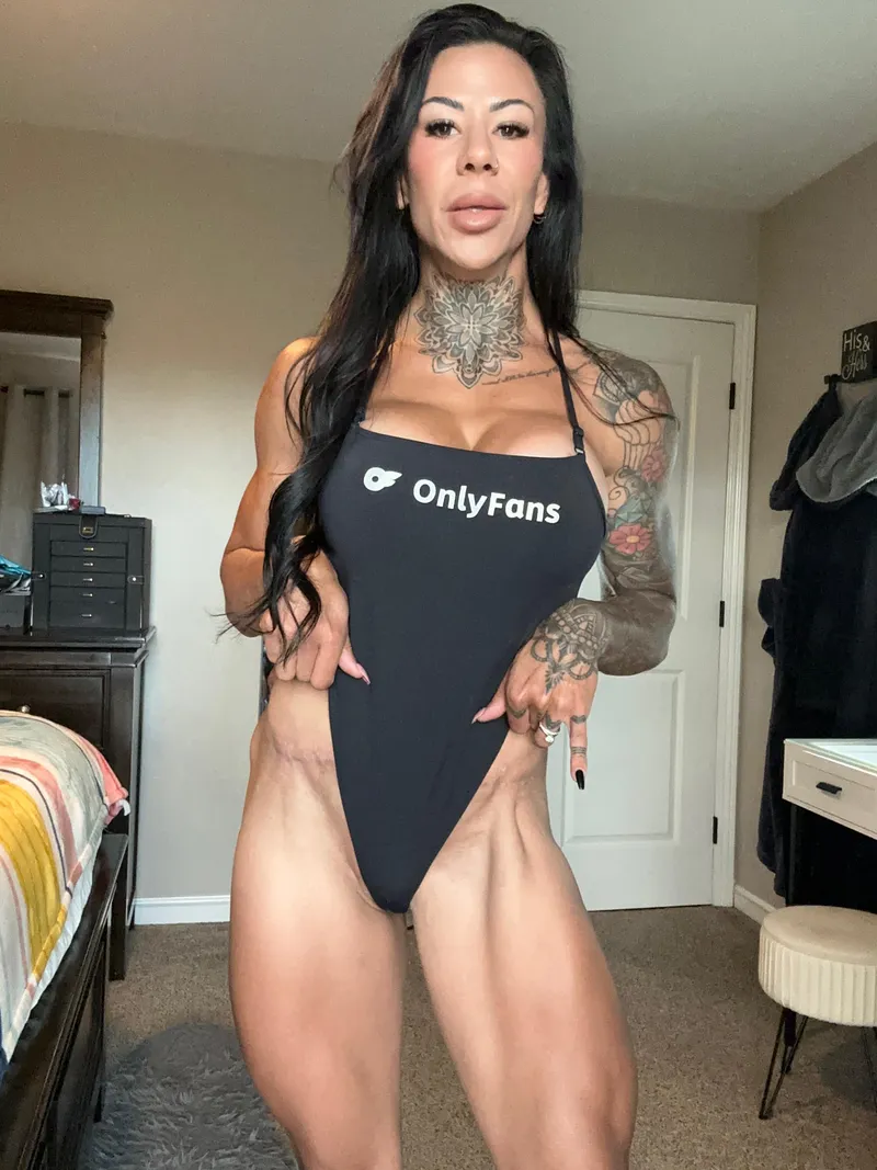 Thumbnail gymgirlfriend's Powerful Thighs Take Center Stage