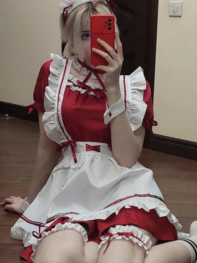 Thumbnail Exuding Elegance: lunarwhisperq's Charming French Maid Look