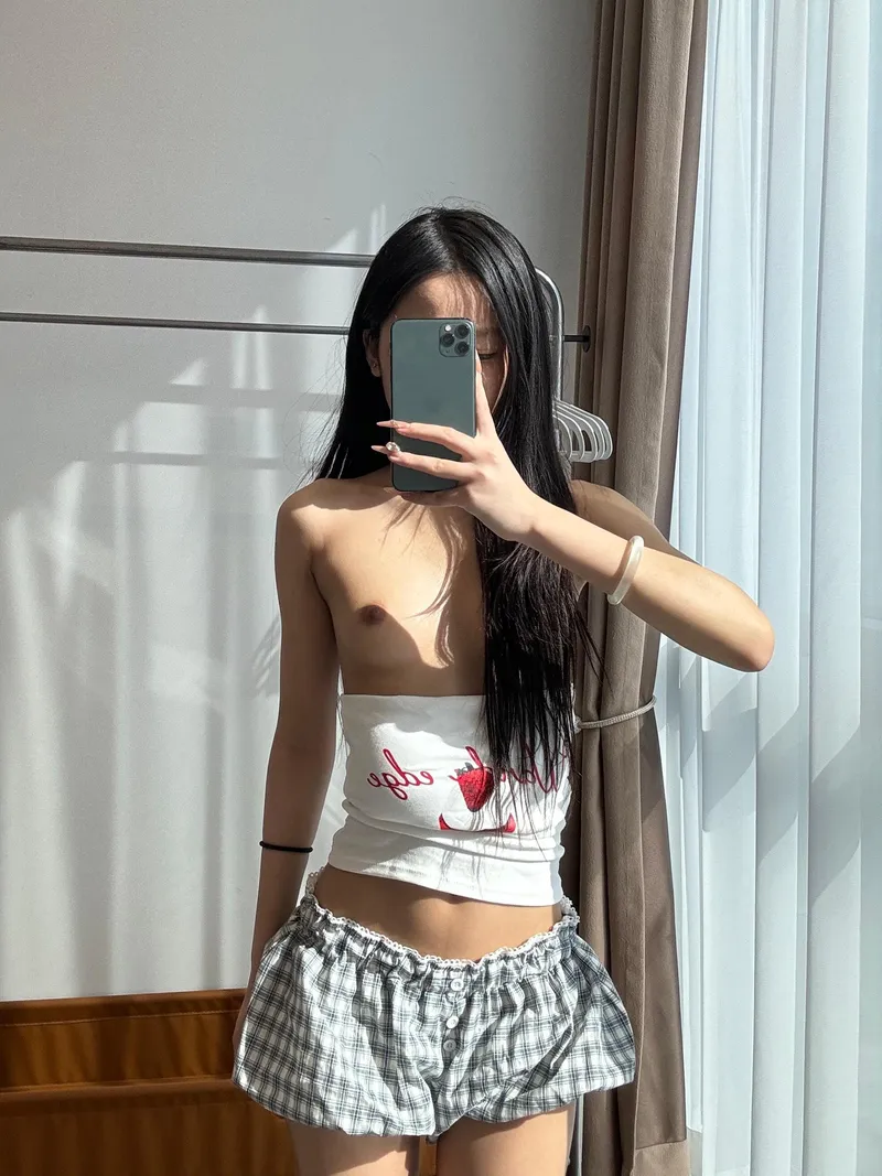 Thumbnail I wish I was hot with tiny boobies by IttyCooz