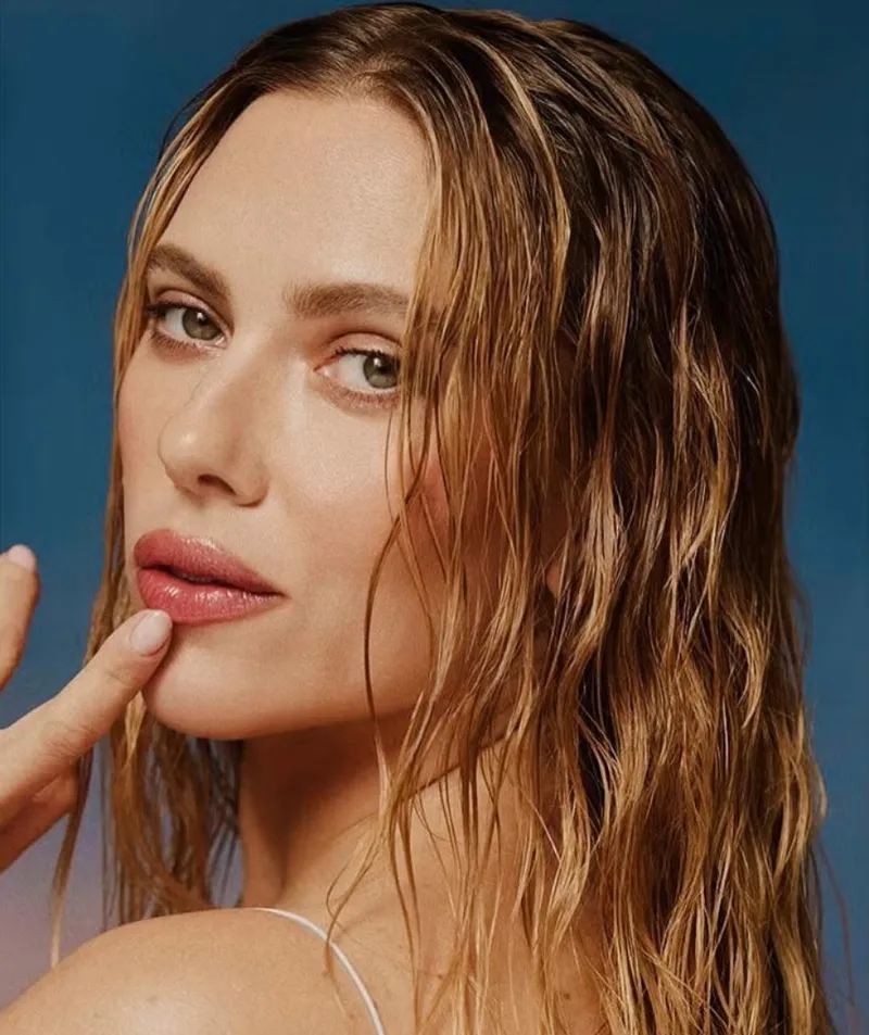 Thumbnail Scarlett Johansson's Timeless Allure | PrettyGirls