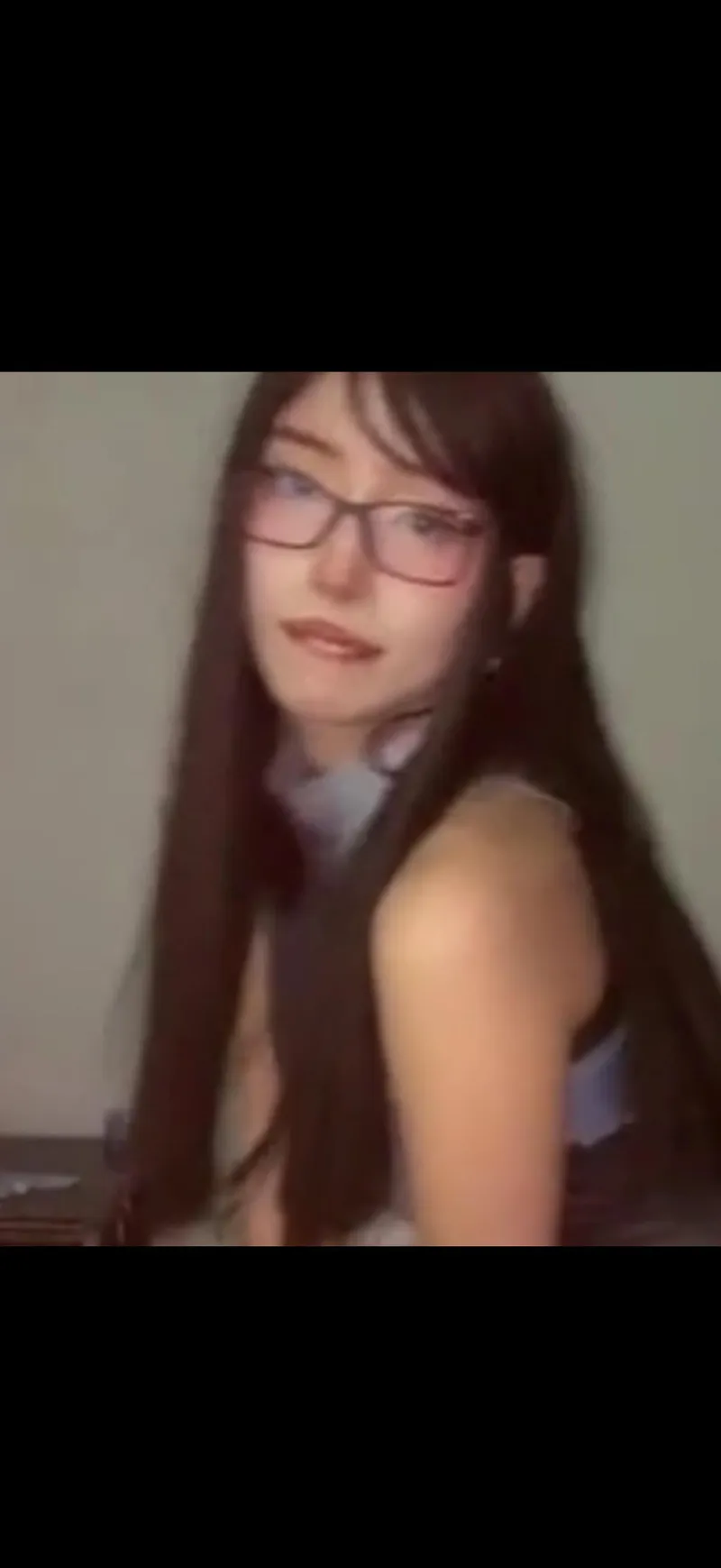 Thumbnail Saw on twitter. Dva cosplay video by Sweaty-Ask-810