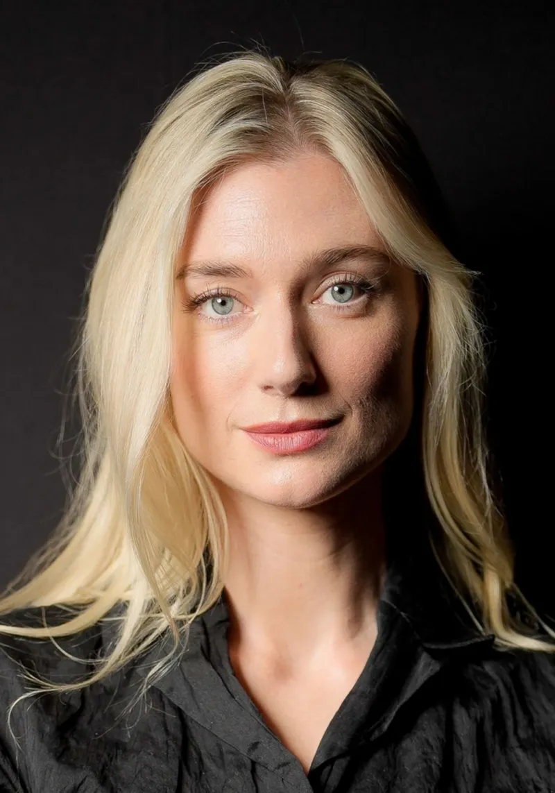 Thumbnail Elizabeth Debicki's Elegance: A Prettygirls Expression