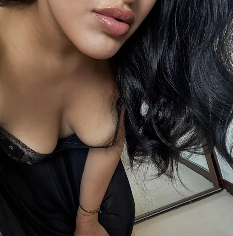 Thumbnail Distracting Downblouse Moments: A Captivating View