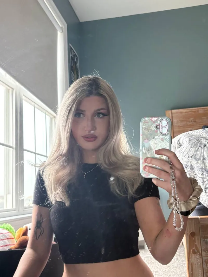 Thumbnail SlayBabesx's Provocative Question: What Would You Do?