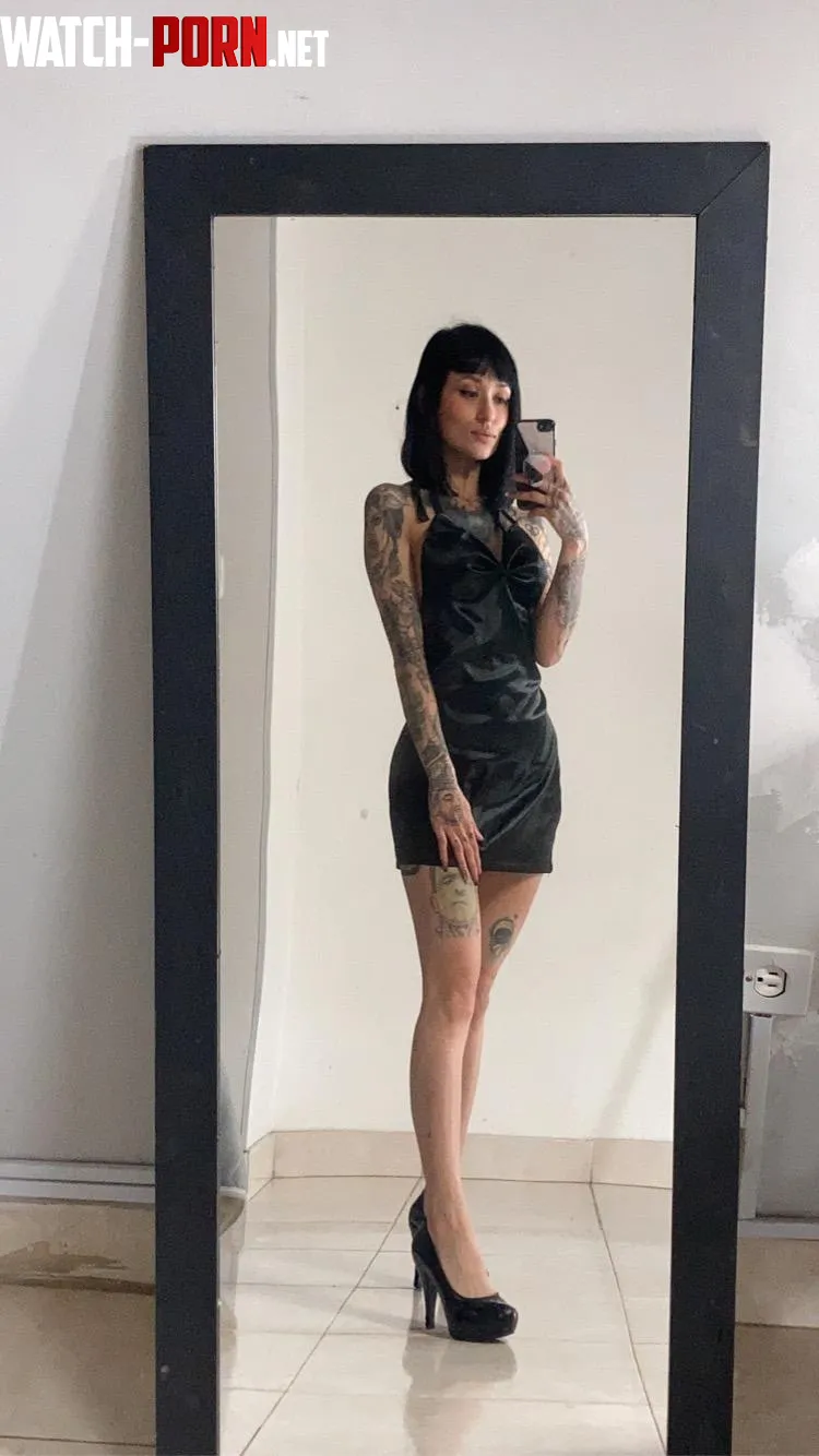 All the attention goes straight to the back by coxxoez