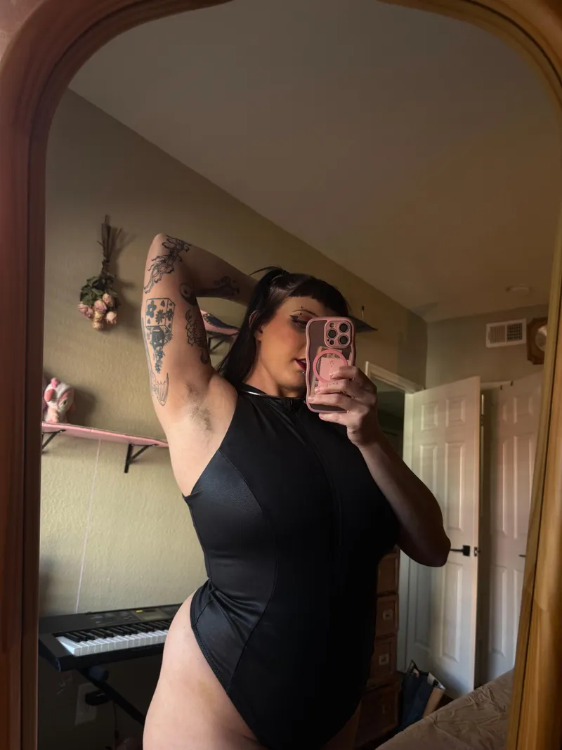 Thumbnail Scarlettfrost444's Scented Dilemma: Pre or Post Gym Sniff? | HairyArmpits