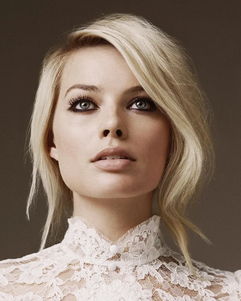 Thumbnail Margot Robbie's Allure in Spotlight | PrettyGirls