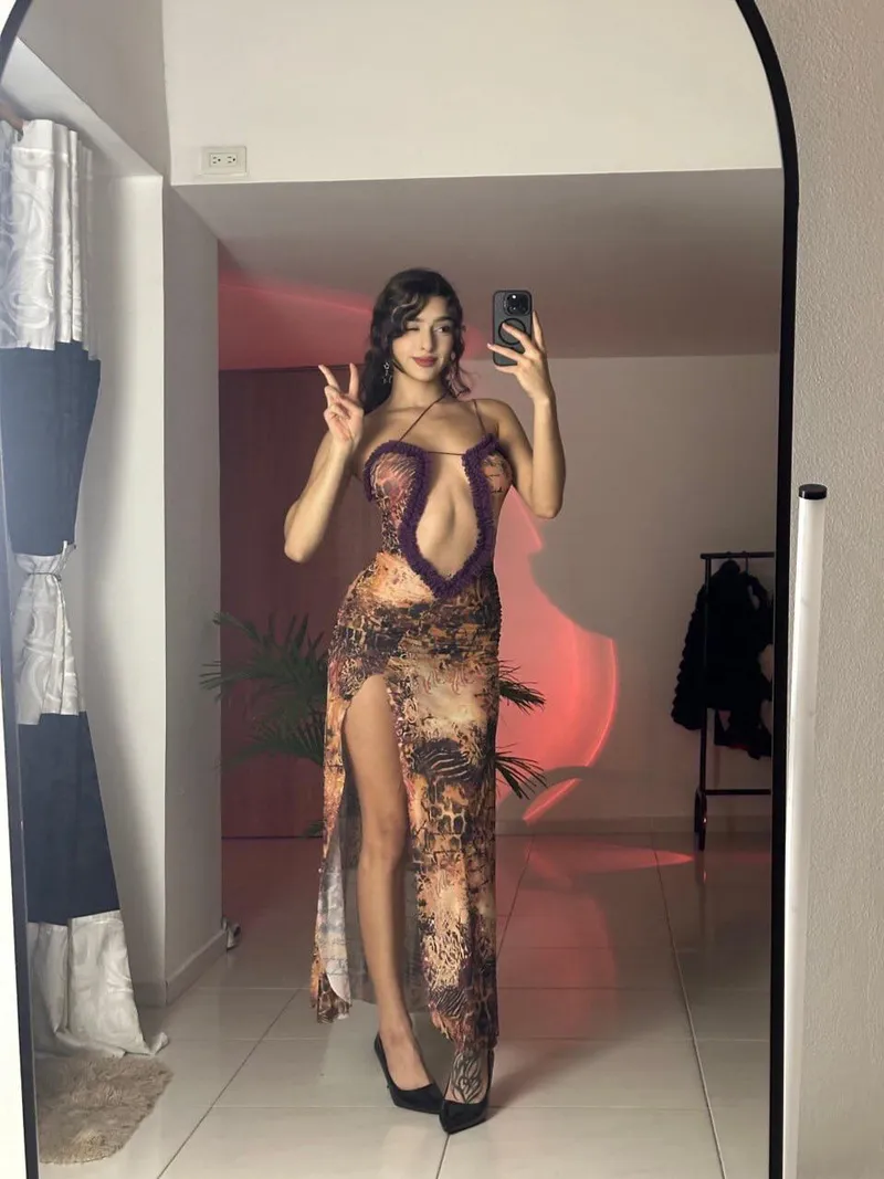 Thumbnail Finding Your Perfect Fit: TightDresses Dilemma Solved by WarmSoupTheory