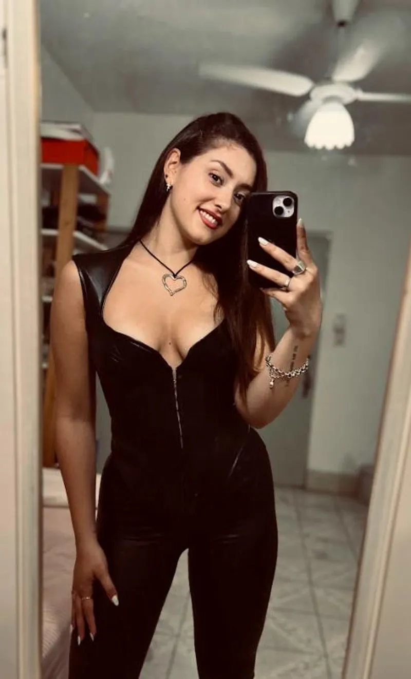 Thumbnail waferpuzzle: Feeling Pretty in All Black - Classy or Nah?