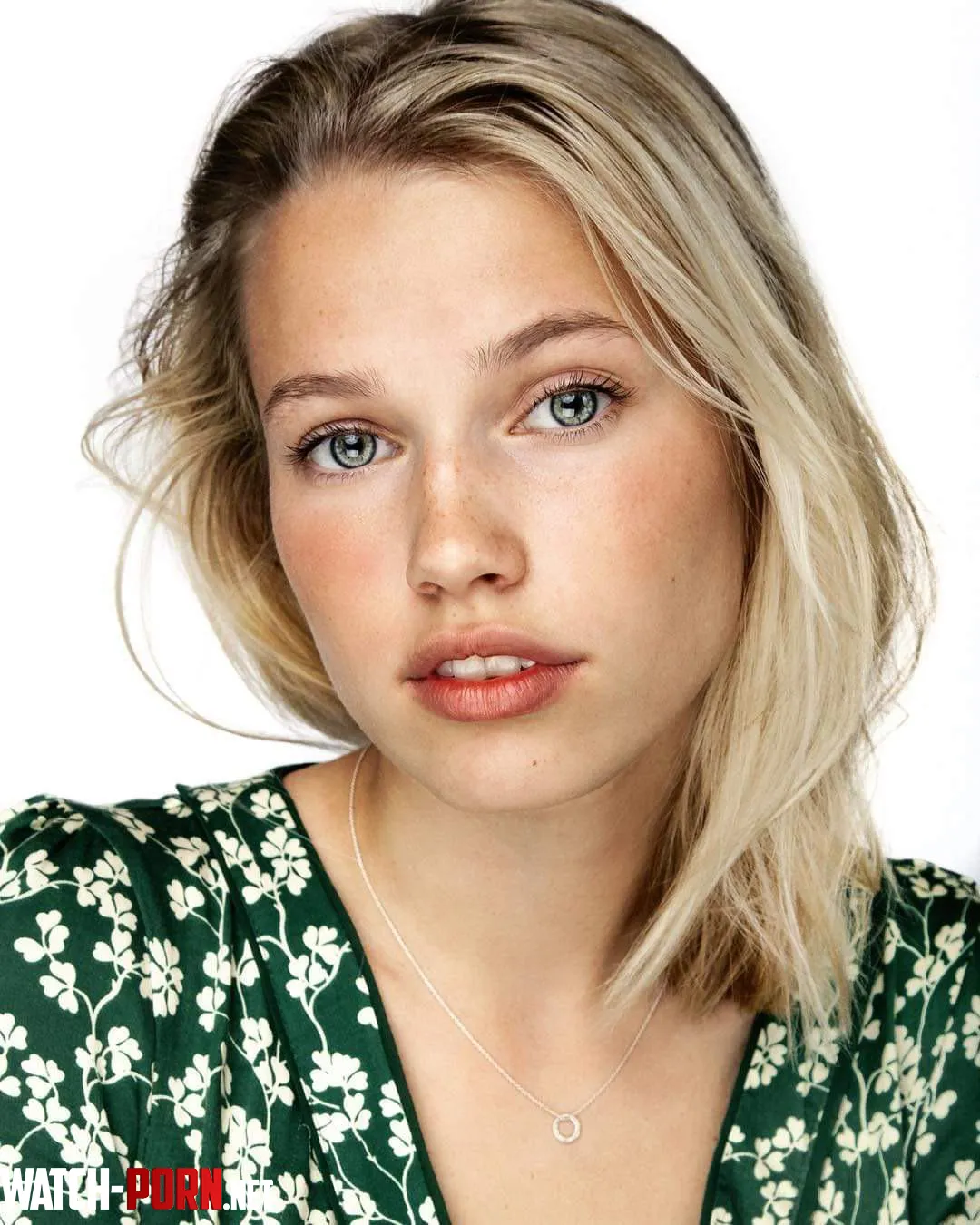 Thea Sofie Loch Næss by samraedana